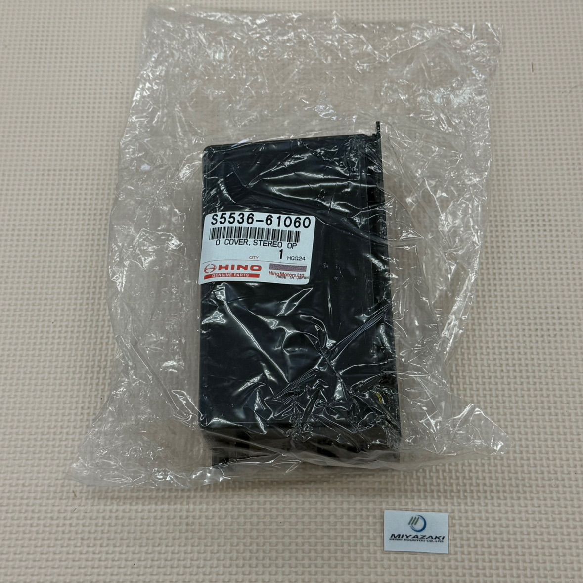 日野純正部品 ステレオオープニングカバー S5536-61060 - メルカリ