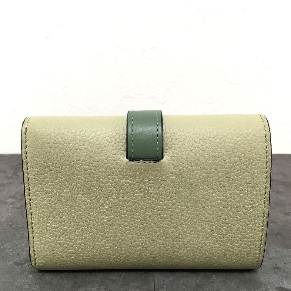 送料込み！ 未使用品 LOEWE コンパクトウォレット グリーン アナグラム  