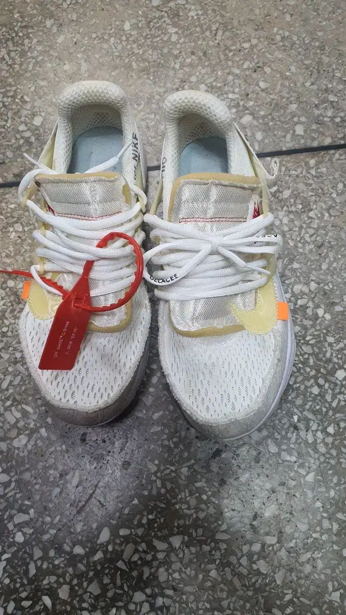 NIKE ナイキ エアプレスオフホワイト 260 ミリ