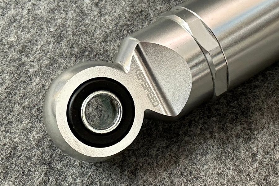 アルミ削り出しフルカバー リアサスペンション