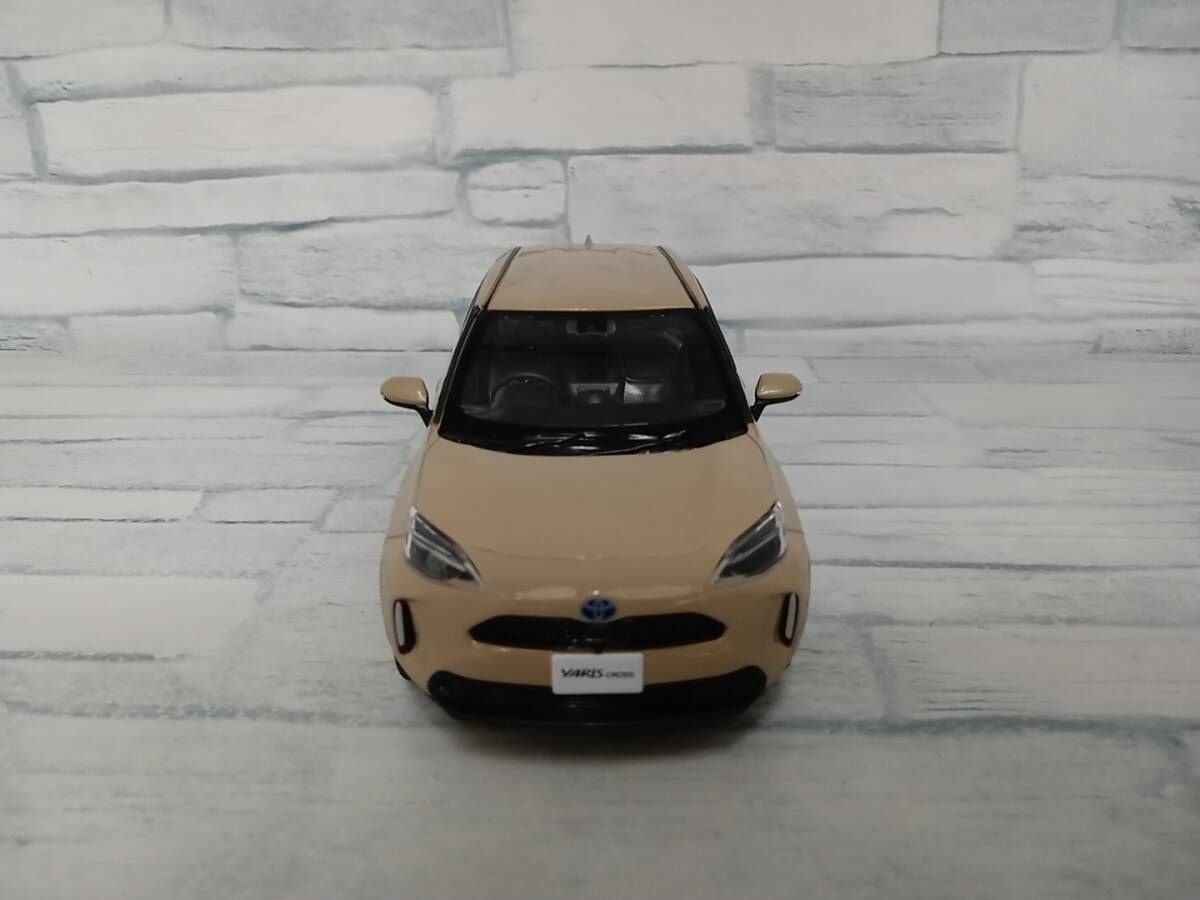 カラーサンプルミニカー 1/30 トヨタ YARIS CROSS ベージュ 1⁄30