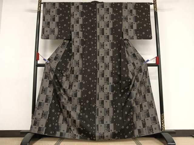 平和屋着物●本場大島紬　カタス９マルキ　色紙舞花文　正絹　逸品　AAAX0392np 平和屋着物○本場大島紬 カタス9マルキ 色紙舞花文 正絹 逸品