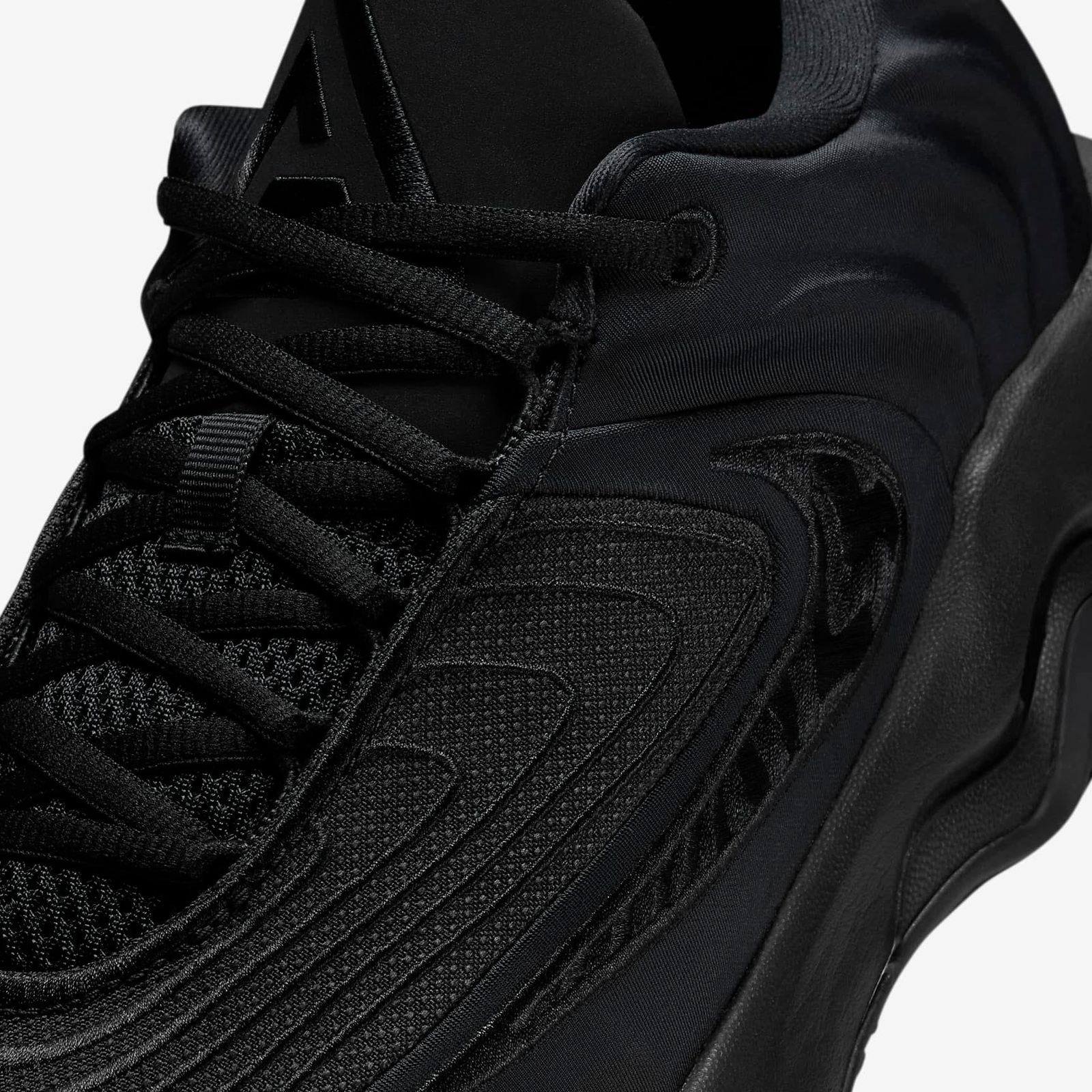 GIANNIS ブラック