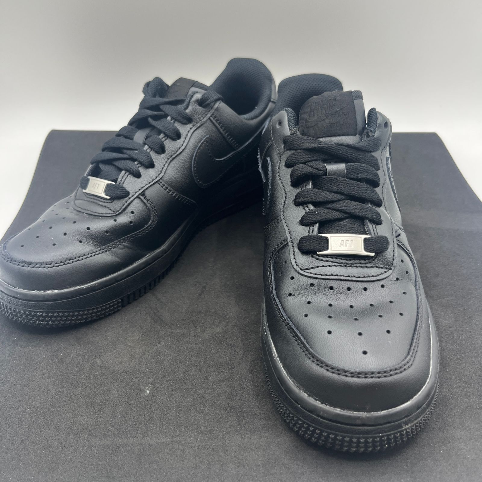 NIKE WMNS AIR FORCE 1 '07 BLACK/BLACK DD8959-001 ナイキ
