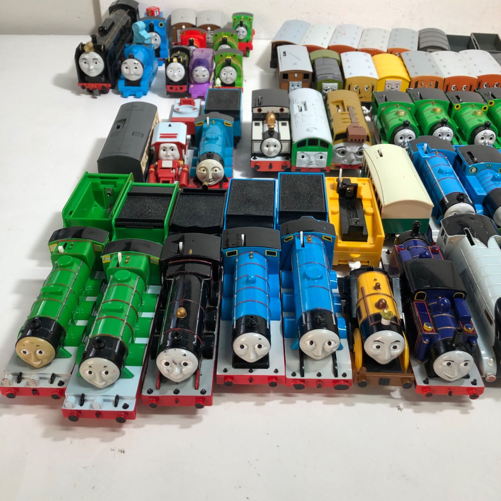 【人気品質保証】TOMY プラレール　機関車トーマス　 列車、貨車　大量　48台まとめ売り 知育玩具