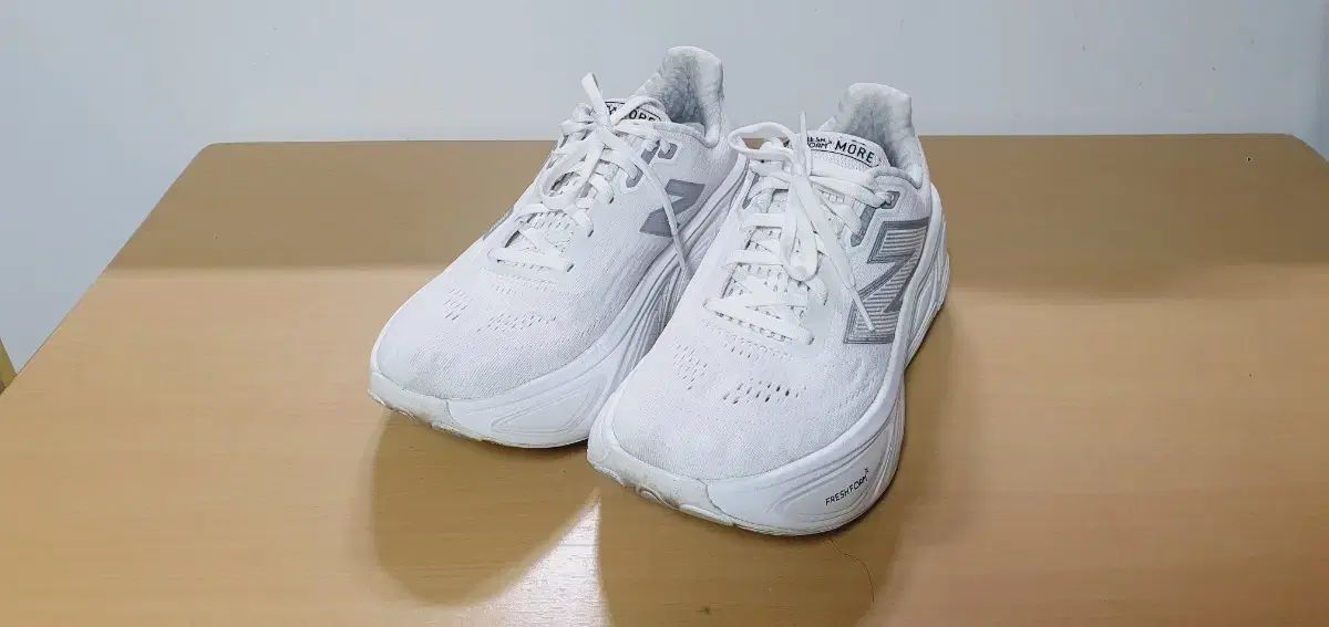 ニューバランス プレシフォーム モア V5 255 260 マックスクッション ランニングシューズ