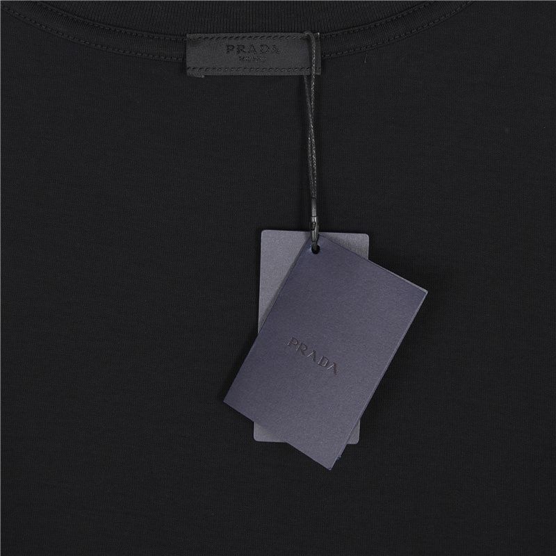 今日特価】Prada / プラダ 25ss 胸元アルファベットロゴ T