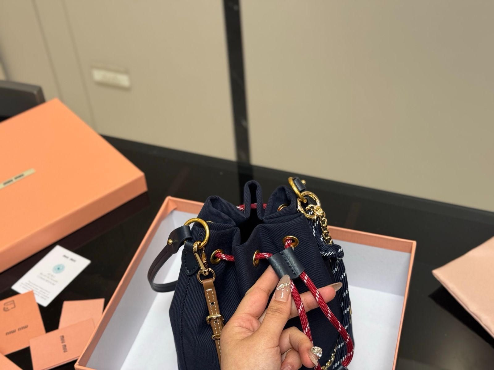 MIUMIUバケツバッグです 今日特価】MiuMiu ミュウミュウ ドローコード キャンバス バケツ