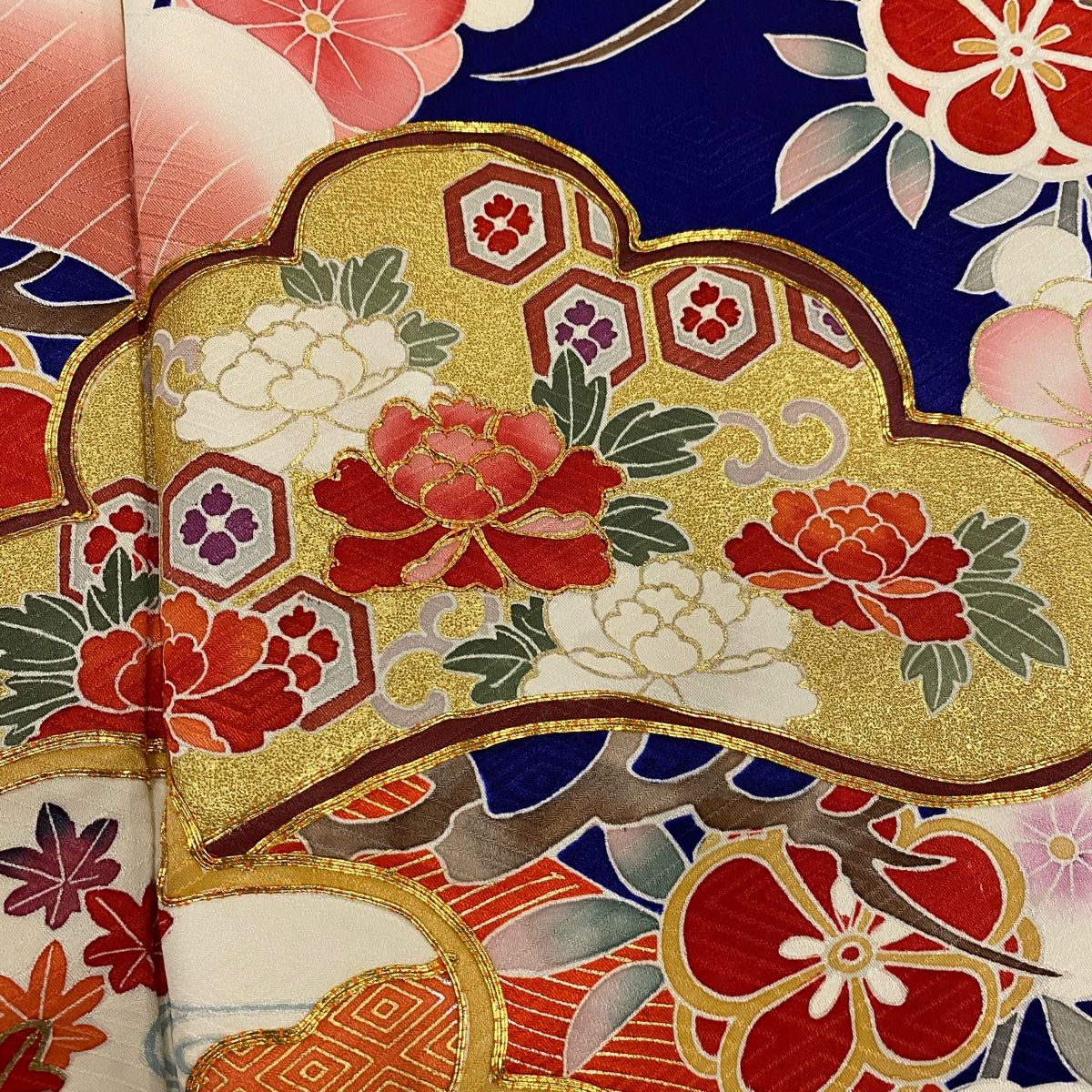 振袖 身丈166.5cm 裄丈66cm M 袷 笠松 草花 金糸 金銀彩 紺色