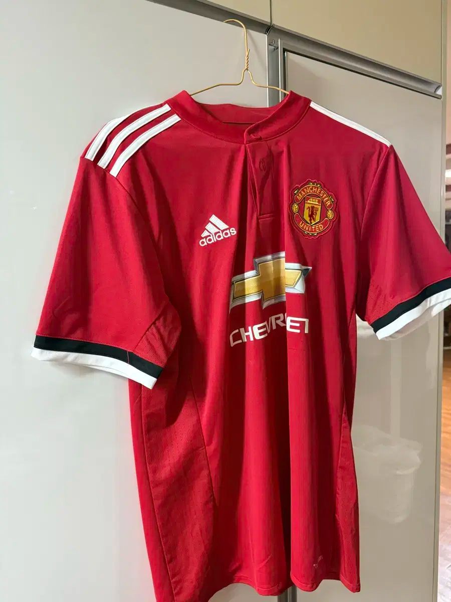 17 ー 18 マンU ホーム (マーキングなし) セール中 マン・UのDFが右