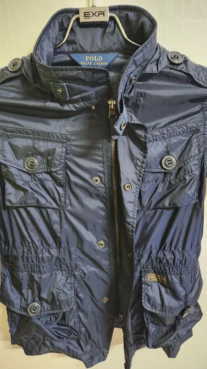 ネイビー ウィンドブレーカー