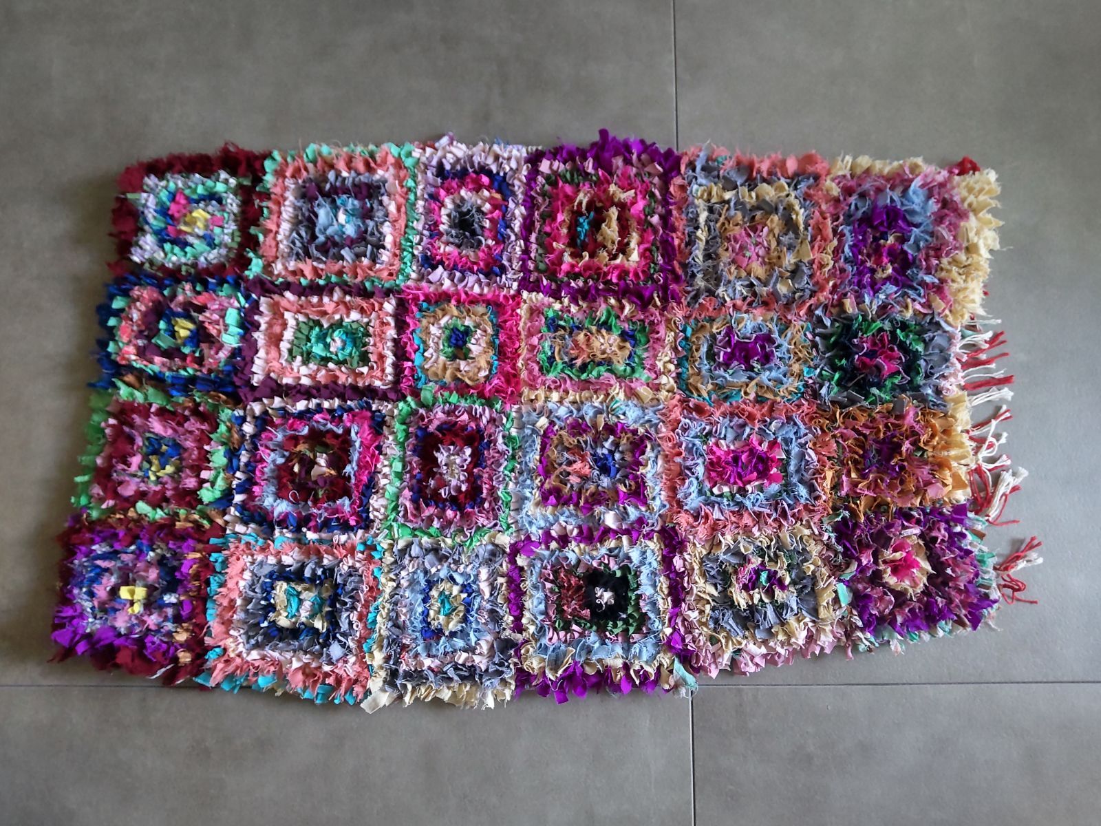 モロッコラグ ボシャルウィット（大き目サイズ）