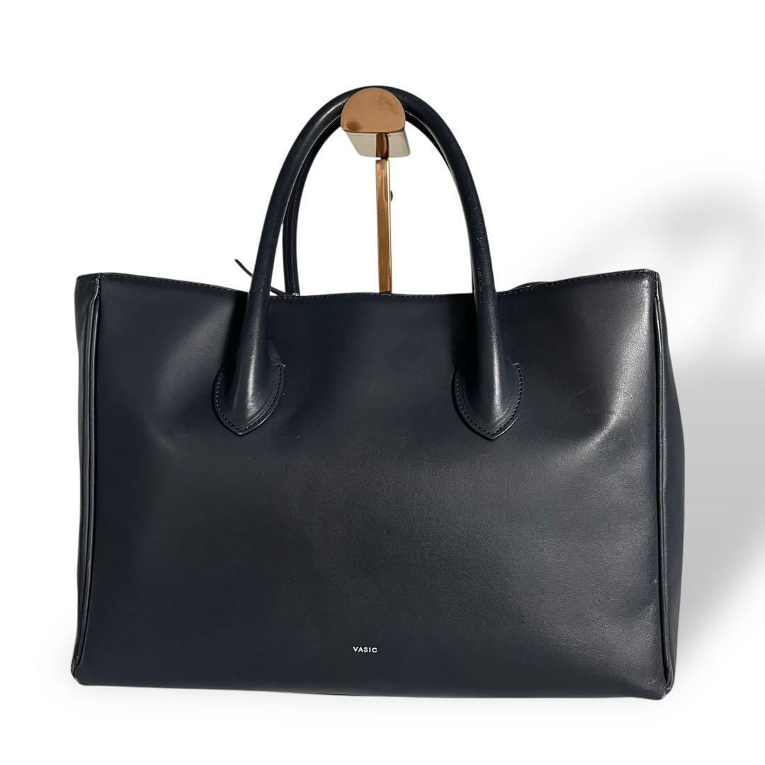 美品 ヴァジック ハンドバッグ美品 - 黒 レザー VASIC 美品 ヴァジック ハンドバッグ美品 - 黒 レザー VASIC