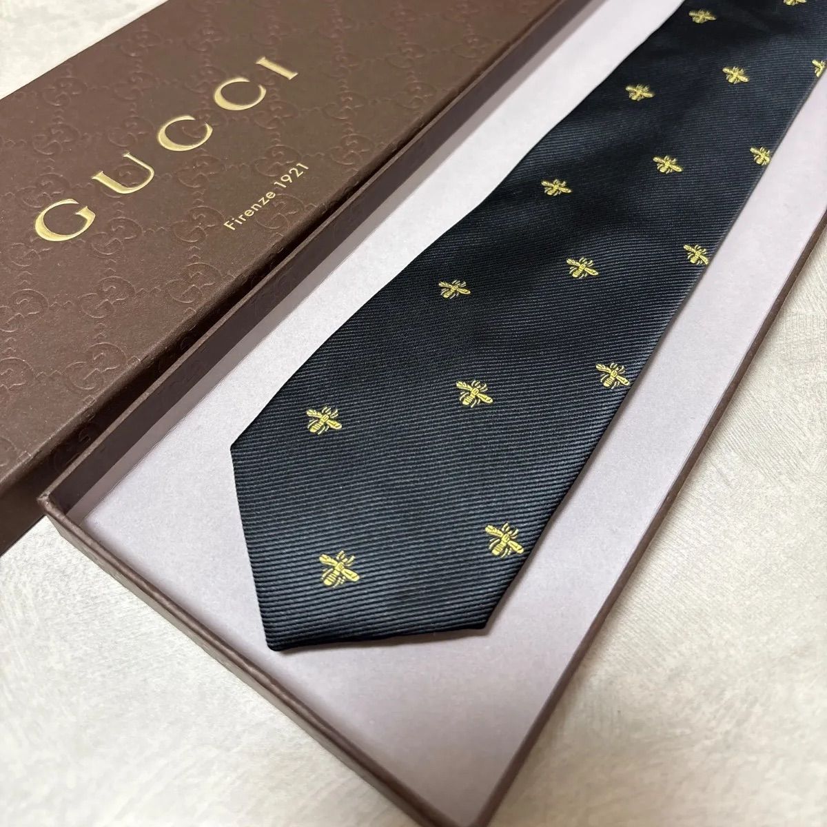 美品 GUCCI グッチ シルク 100％ ブラック ハチ 蜂 bee GUCCI グッチ 財布 蜂 bee