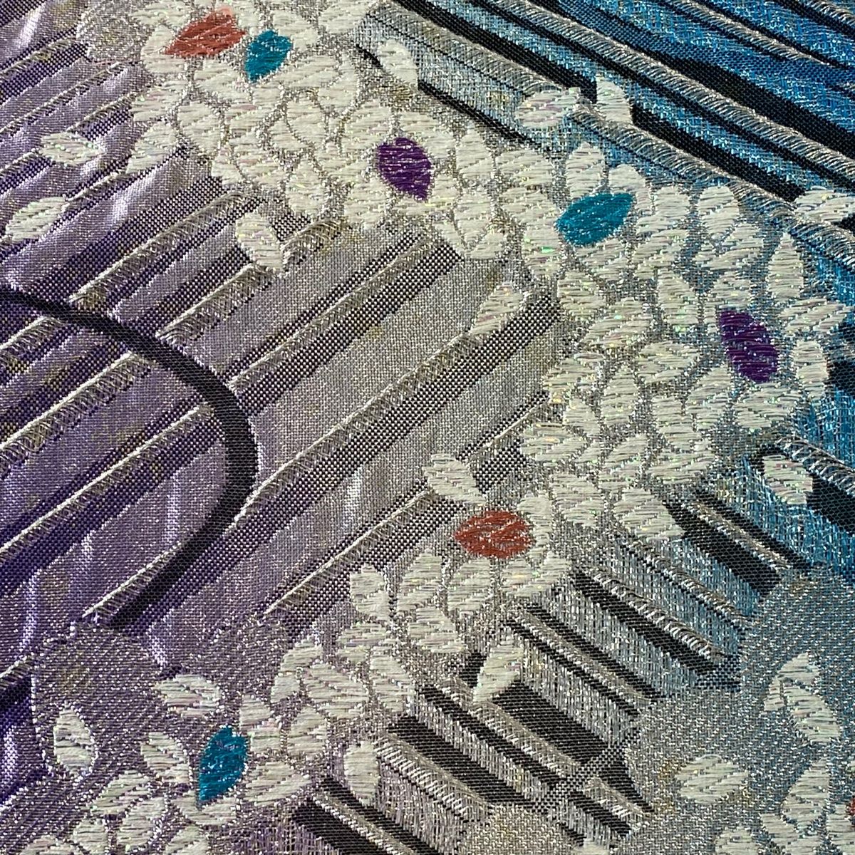 袋帯 秀品 振袖向き 花びら 斜縞 箔 銀糸 紫 六通 正絹