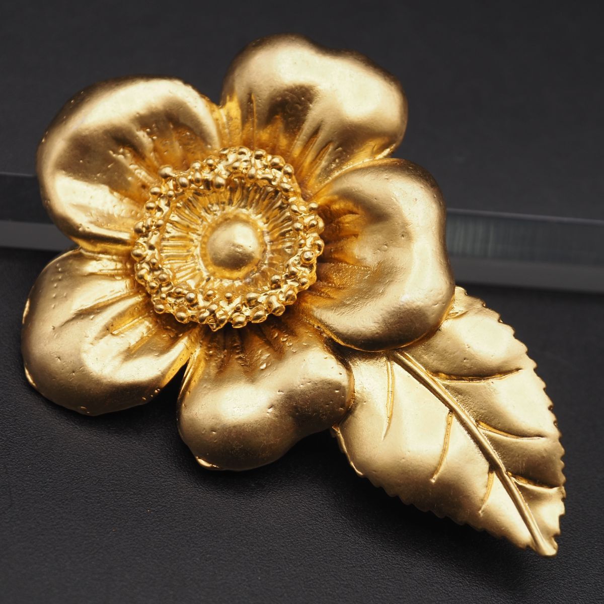 KENZO ブローチ　稲穂　麦穂 KENZOケンゾー ヴィンテージ稲穂 麦穂 ゴールドカラーブローチ