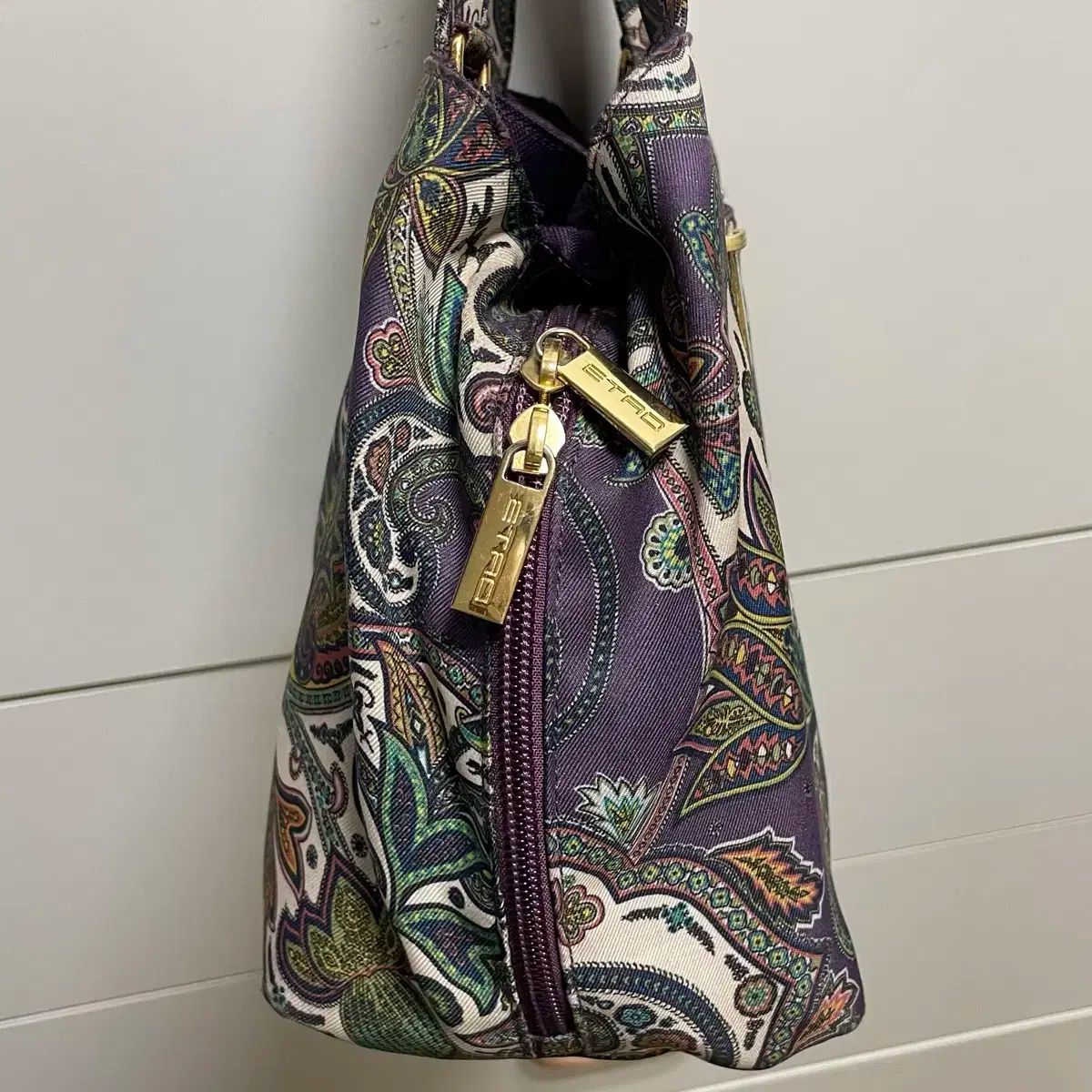 バック　ETRO ETRO（エトロ）の「Etro Twister Crossbody Dual Zip Bag