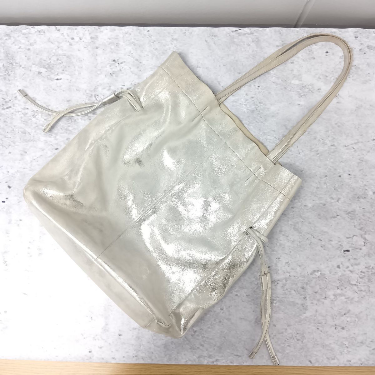 SHENERY シルバー トートバッグ SHENERY（シーナリー）の「レザートートバッグ（トートバッグ