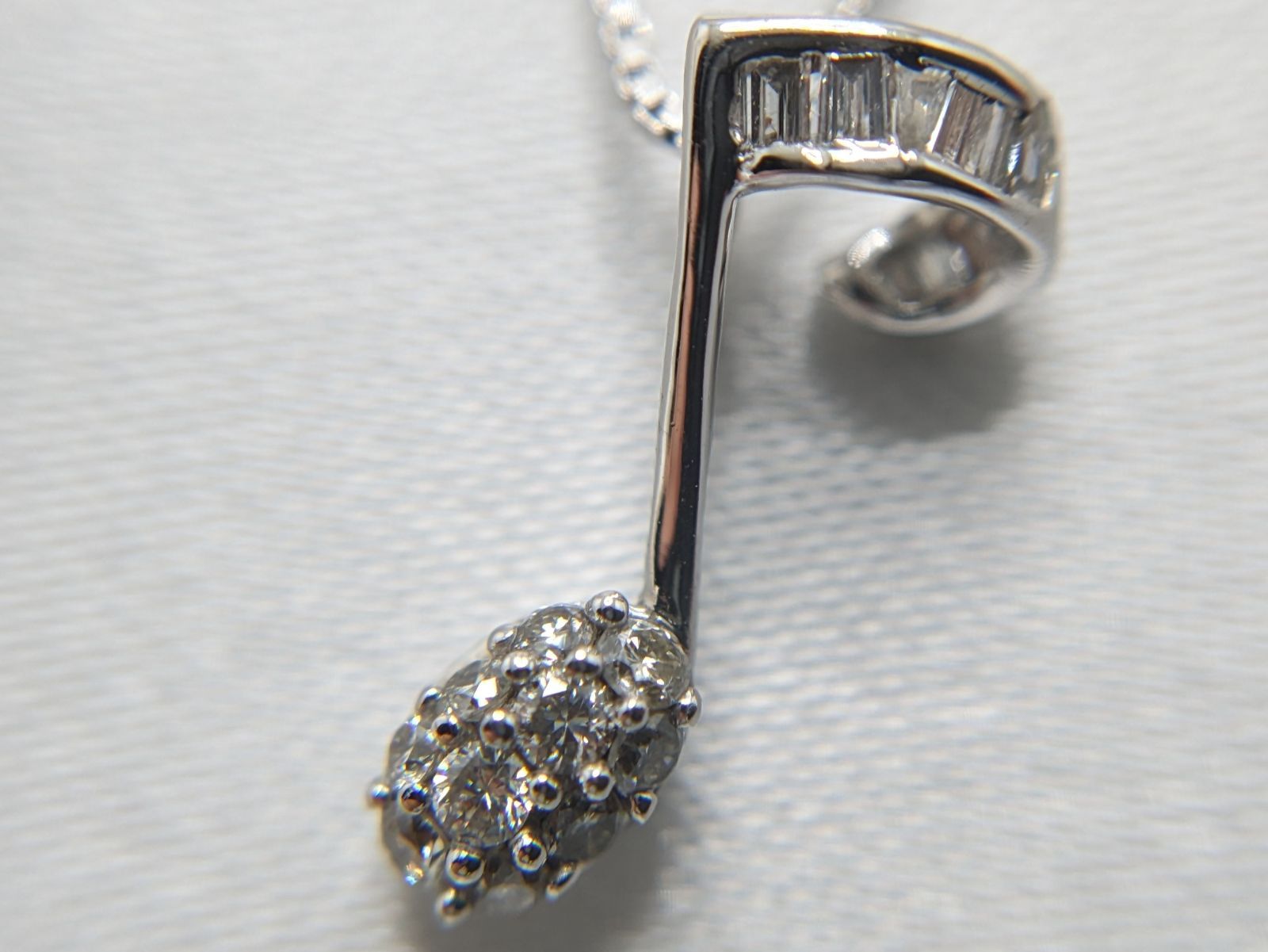 音符デザイン】天然ダイヤモンドのネックレス【0.10ct】【K18WG】-