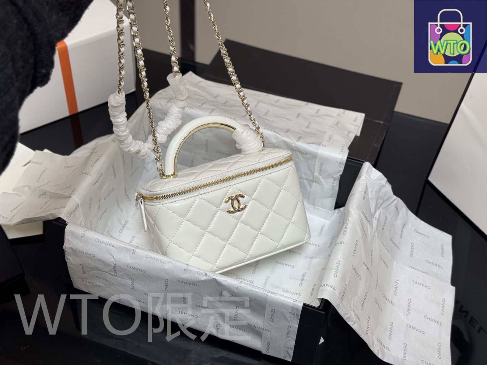 メル11800 今日特価】Chanel Handle Makeup Box ハンドルメイクボックス