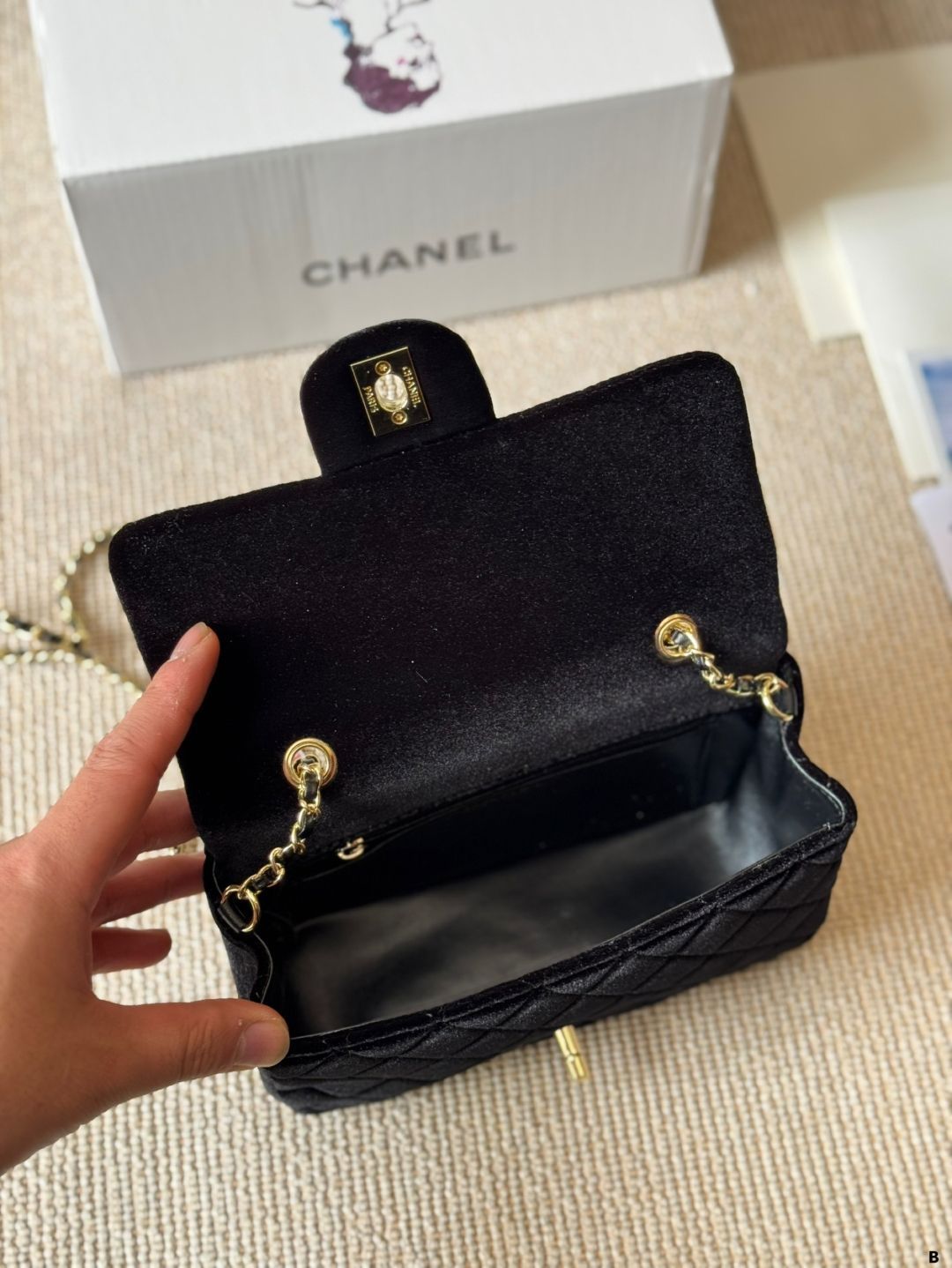 今日特価】Chanel 黒金ベルベットドリルボール シャネル 小羊皮