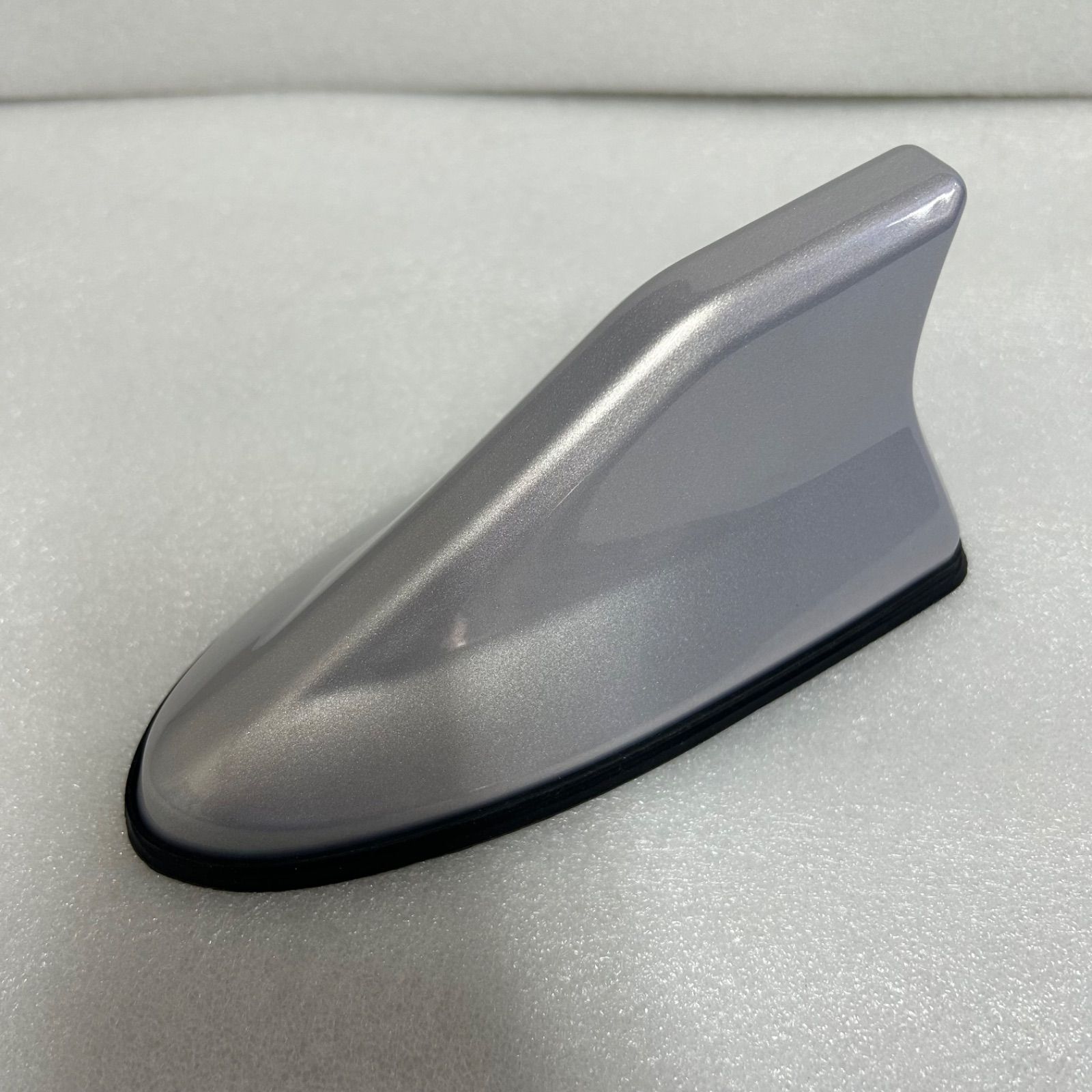 ご希望の純正色に塗装します/写真は8V0/ドルフィン/シャークアンテナ/プリウス30前期　取付写真★後期★20前期後期/プリウスα★アクア ご希望の純正色に塗装します⁄写真は8V0⁄ドルフィン⁄シャークアンテナ