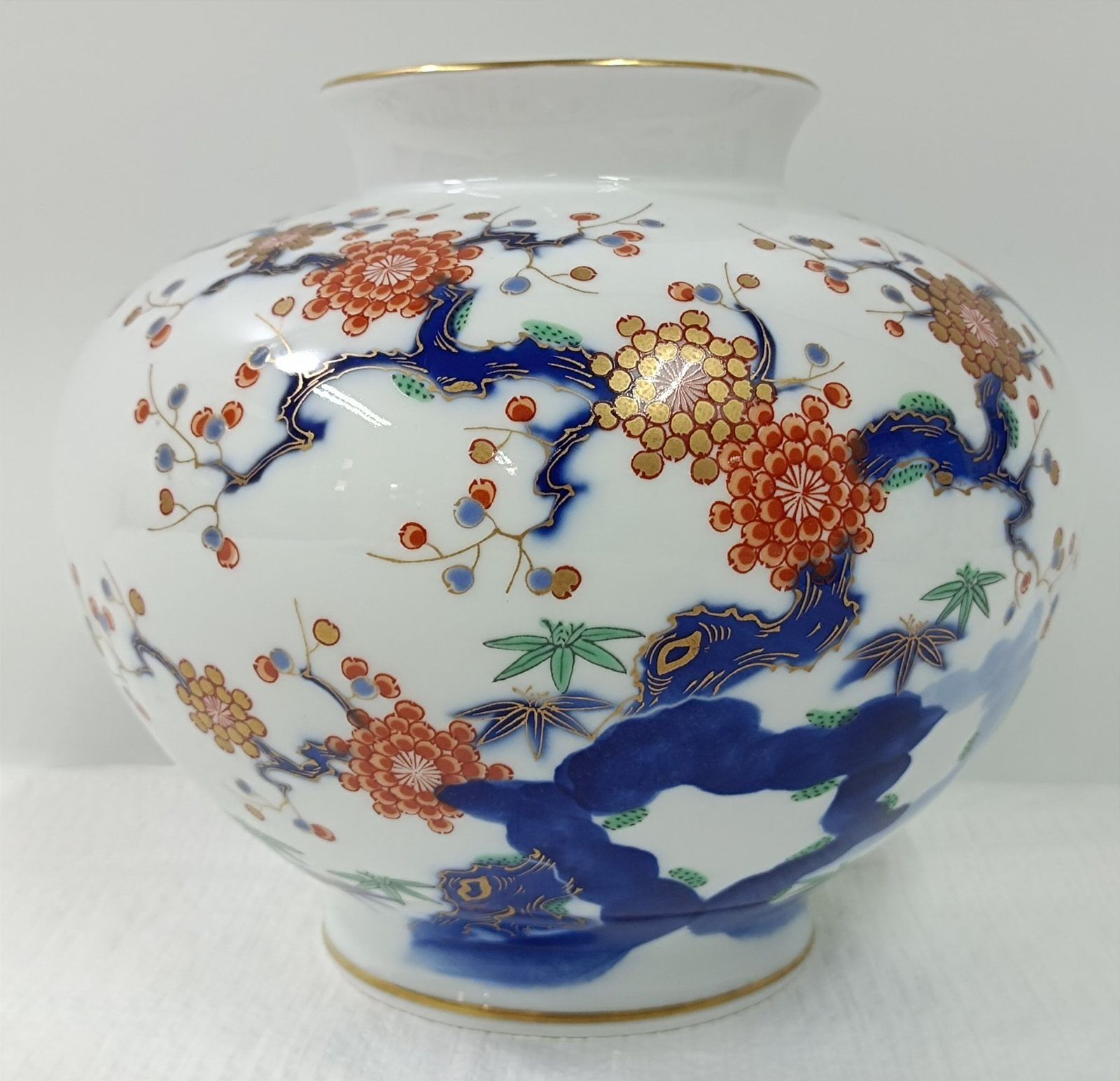 1947 深川製磁　岩梅　六角花瓶　金彩　未使用 1947 深川製磁 岩梅 六角花瓶 金彩 未使用