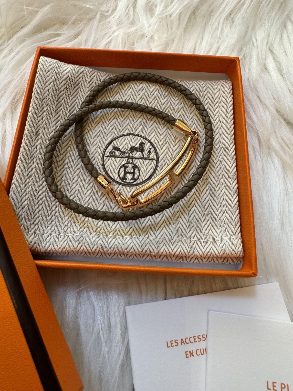 上品♡【HERMES】ロウリスドゥブルトゥール》ブレスレット レザーブレスレット 《ルリ》 ドゥブルトゥール | Hermès