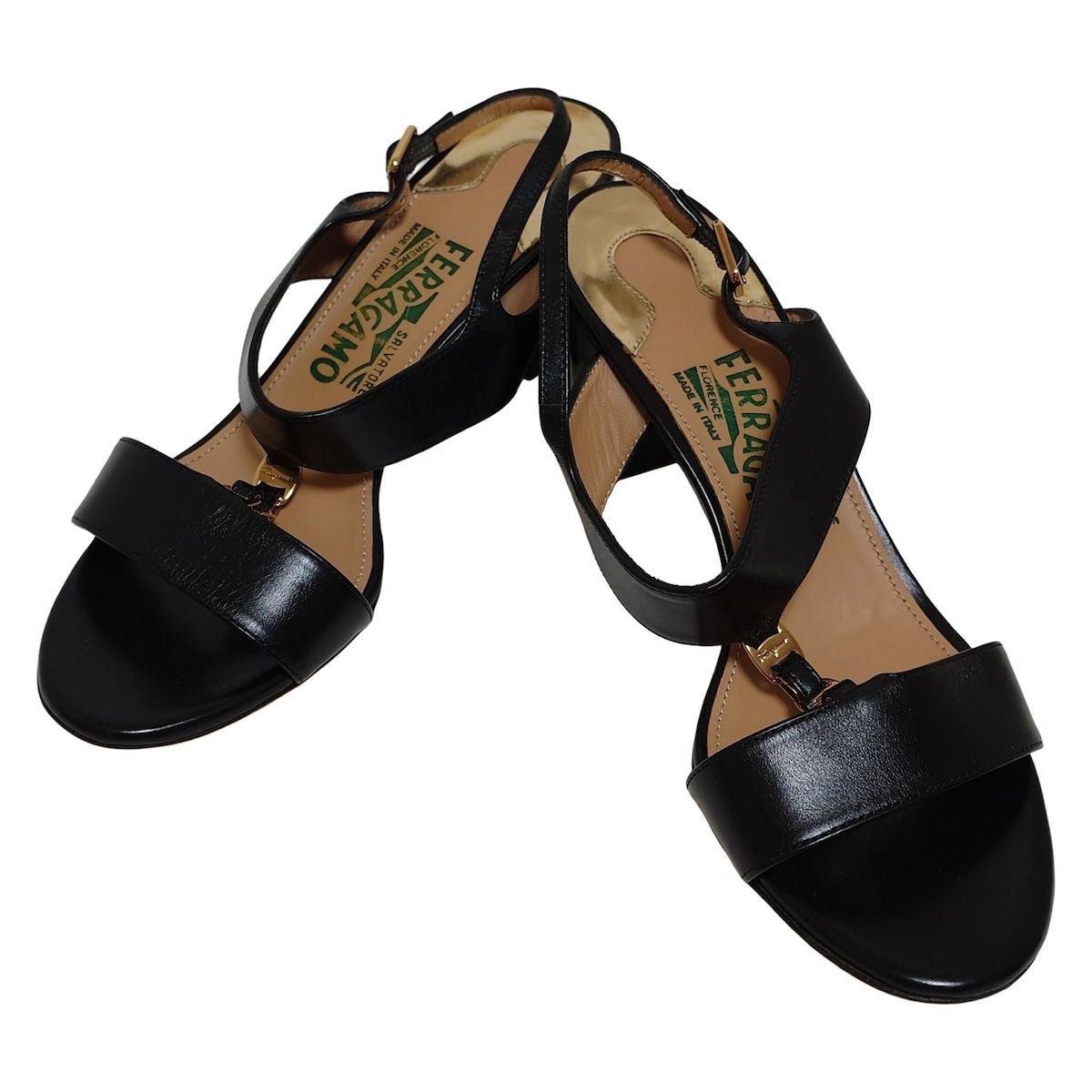 FERRAGAMO|SalvatoreFerragamo サルバトーレフェラガモ サンダル 6 D レディース - 黒×ゴールド ヴァラ レザー