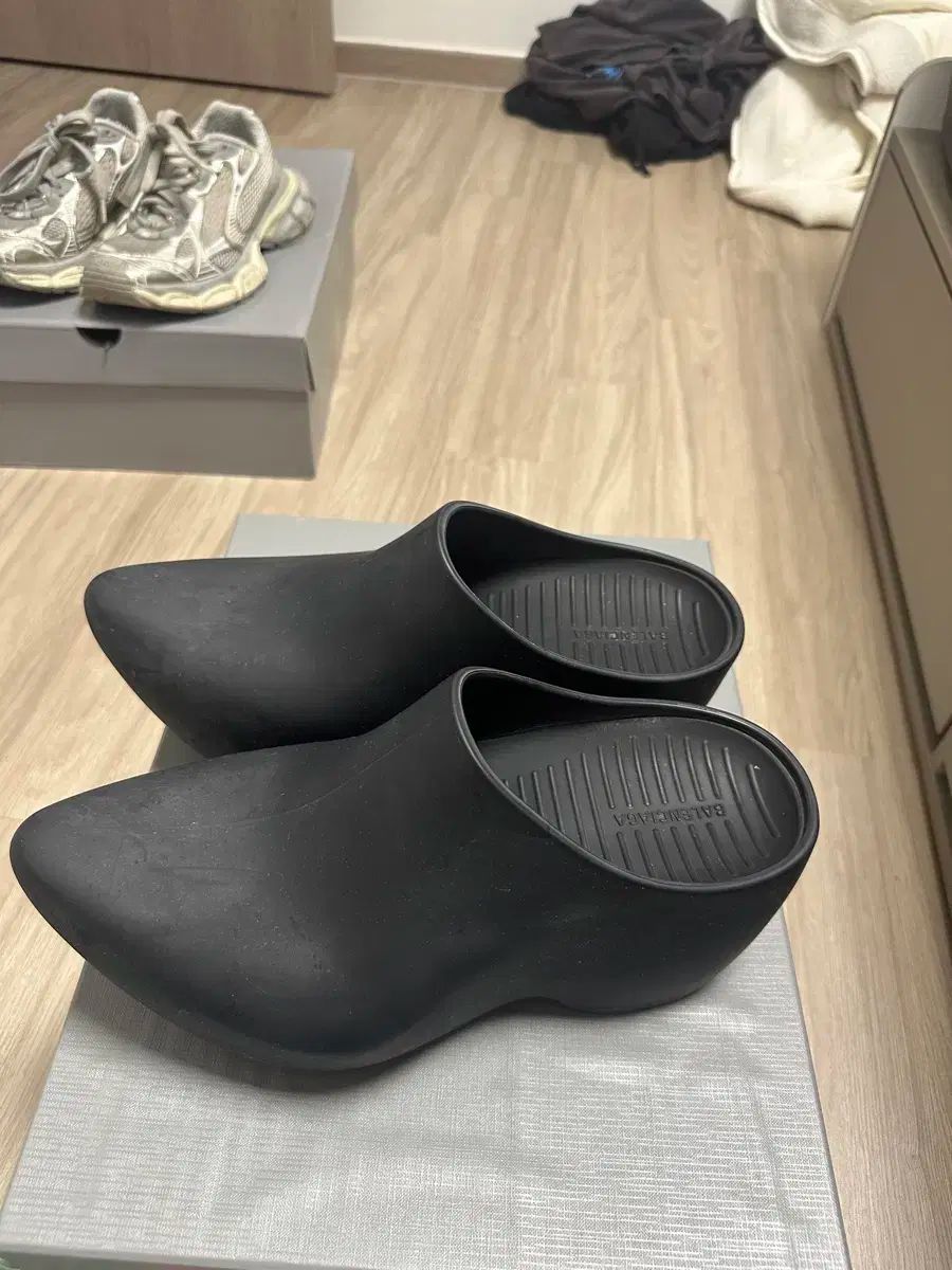 バレンシアガ TECHNOCLOG テクノクロッグ ミュール40 CvU-1024x1024.jpg