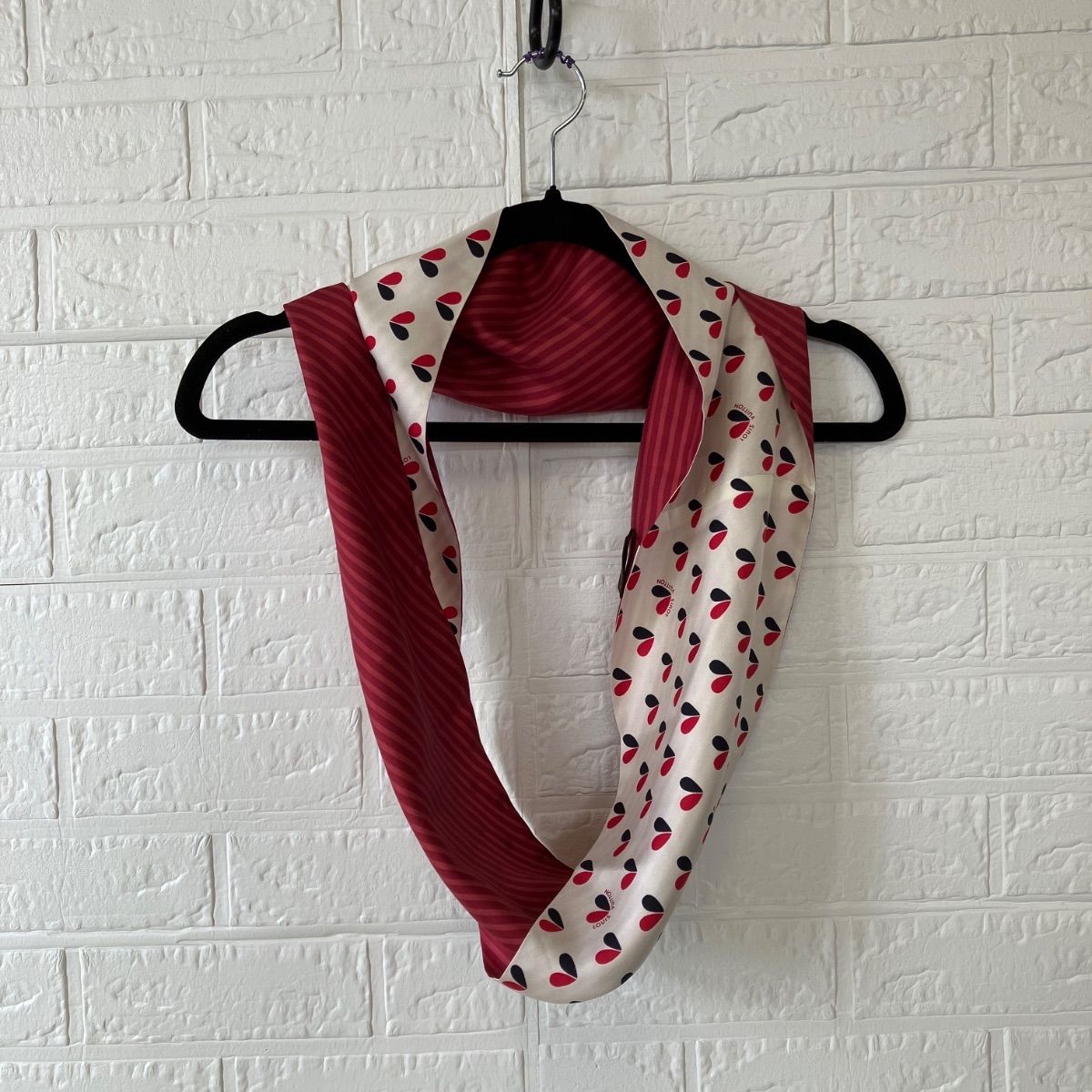 Yumi　Louis Vuitton ハートモノグラム ハンカチ スカーフ Yumi Louis Vuitton ハートモノグラム ハンカチ スカーフ Louis