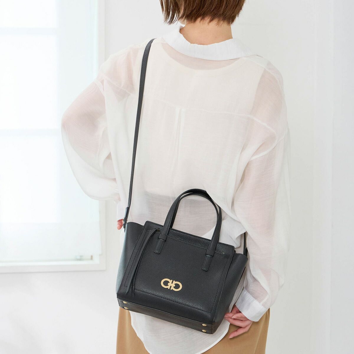 新品 フェラガモ FERRAGAMO ハンドバッグ トートバッグ ネロ - メルカリ