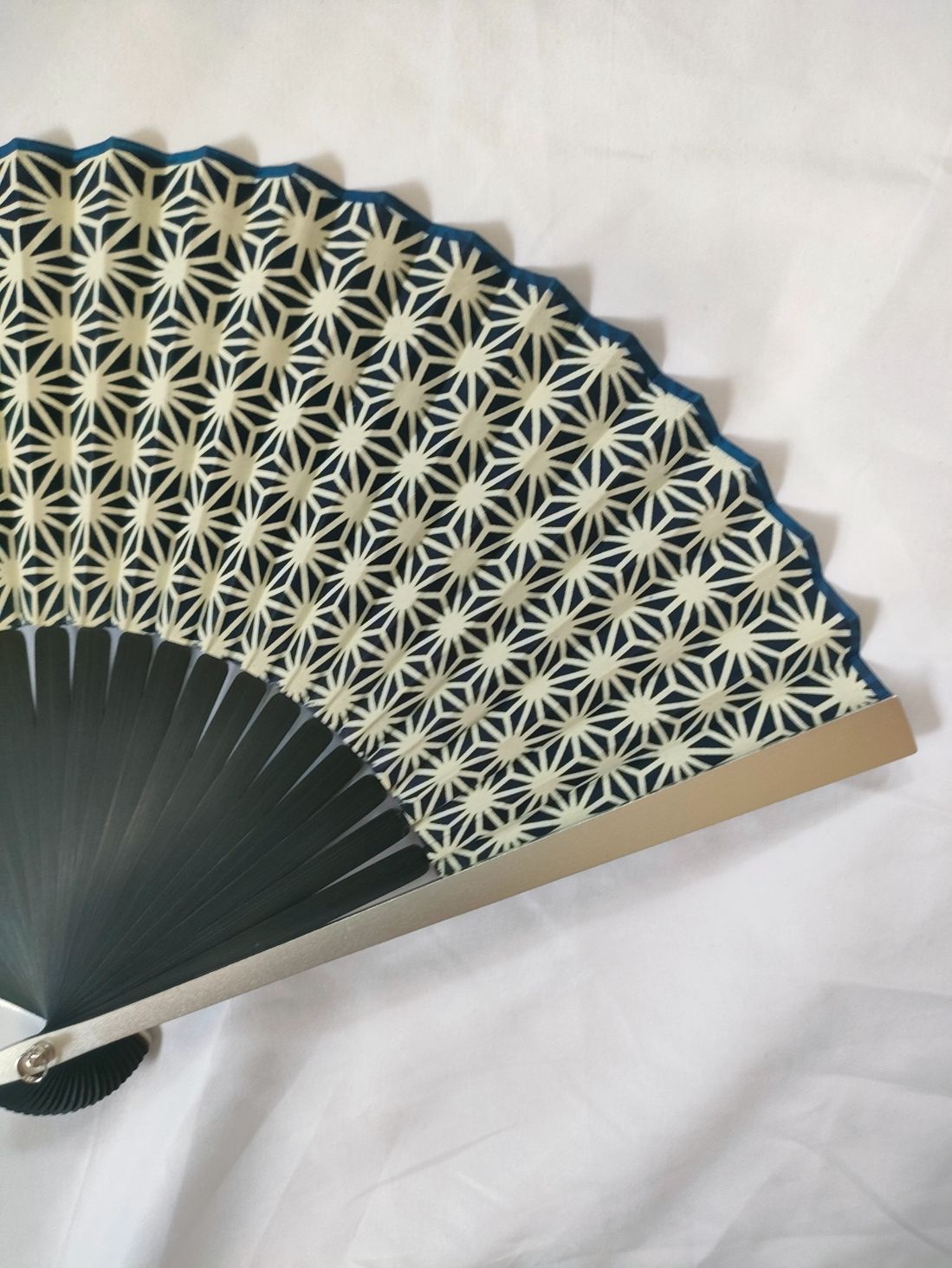 鉄扇風金属扇3 アルミ合金扇 うちわ 実用品 鉄扇風金属扇(白) アルミ合金扇 - メルカリ