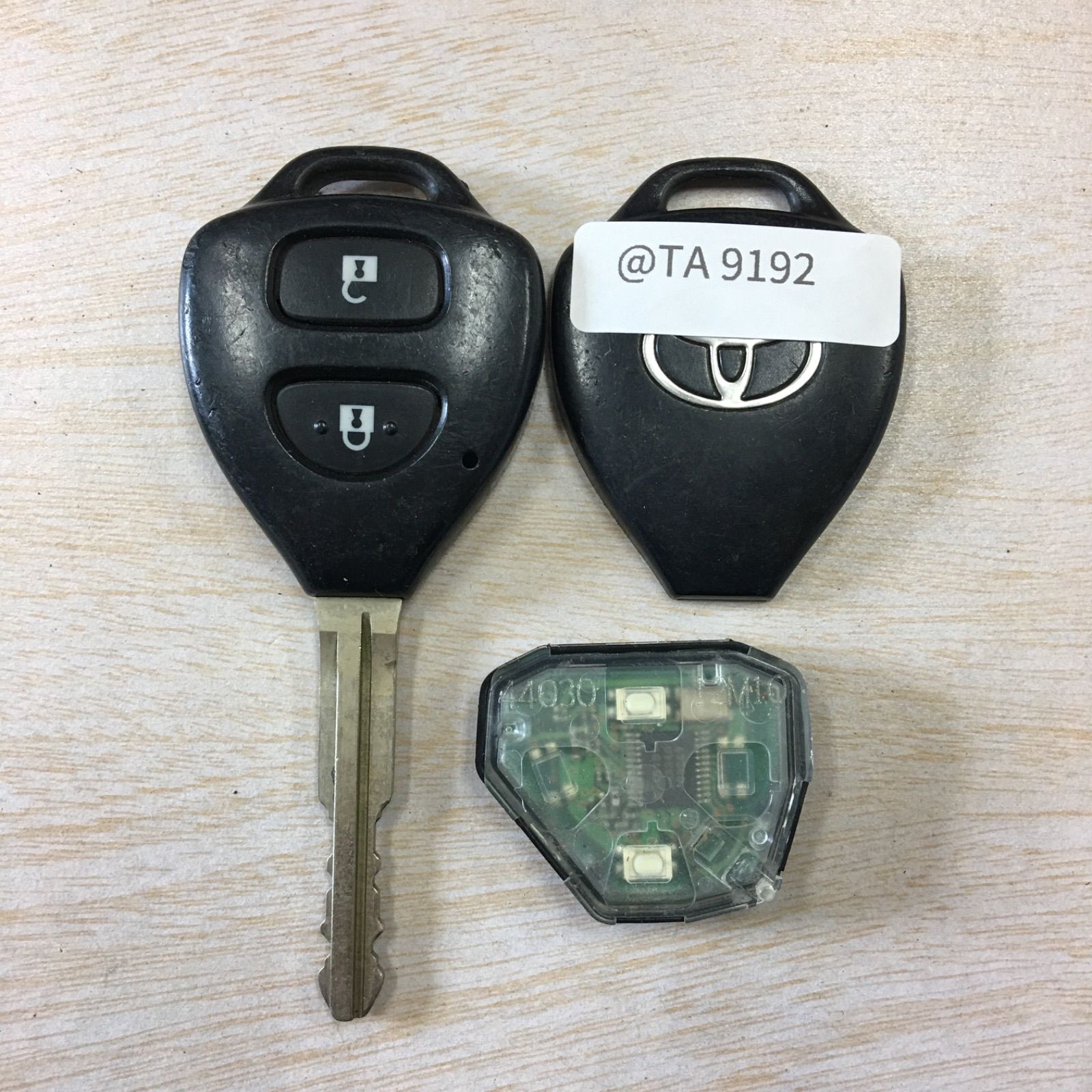 車　トヨタ　TOYOTA　ハイエース　純正　スマートキー　未使用 TA9192 基盤44030 トヨタ 純正 ハイエース レジアスエース 等 2ボタン
