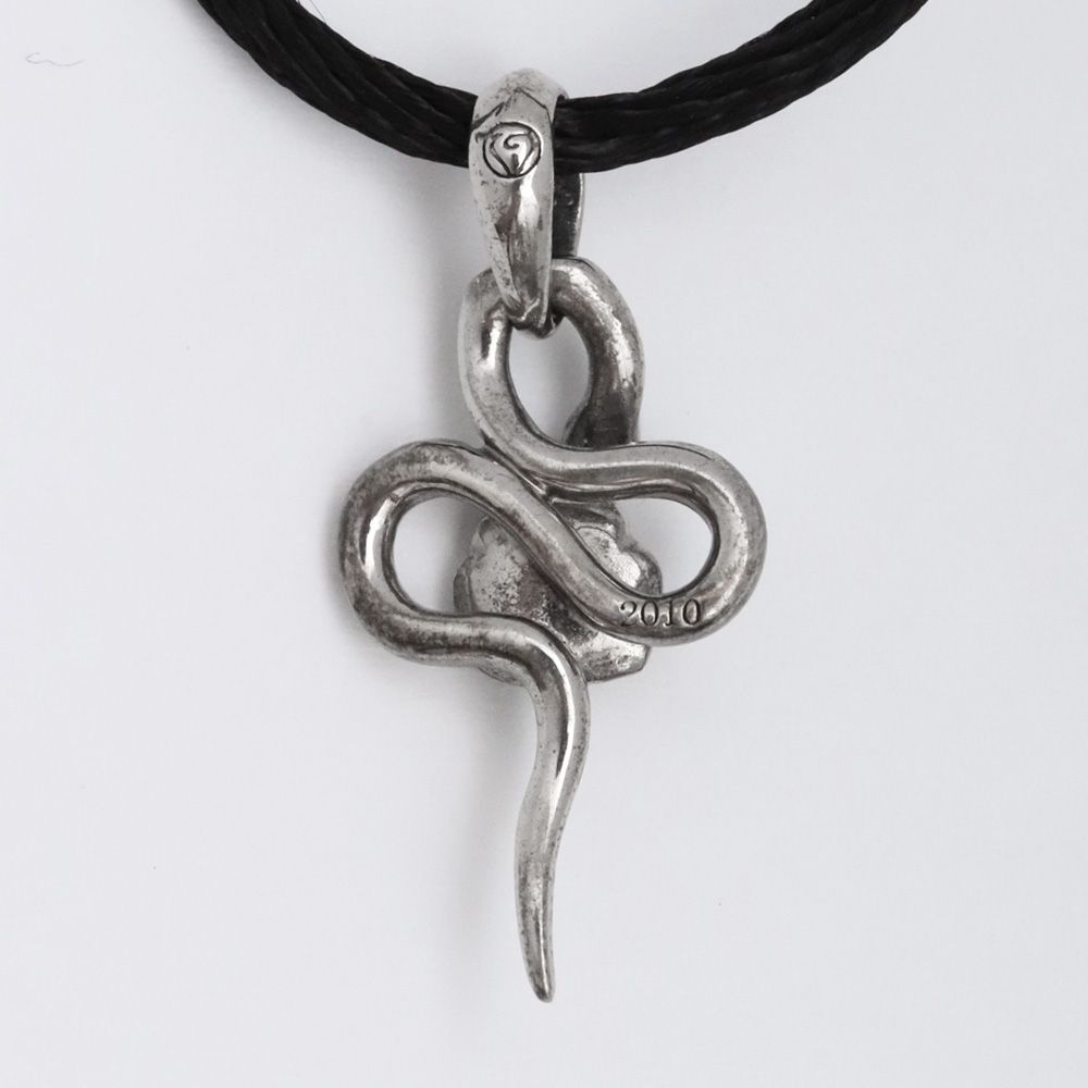 ヴェルヴェットラウンジ K18 使用 スネーク シールド ペンダント