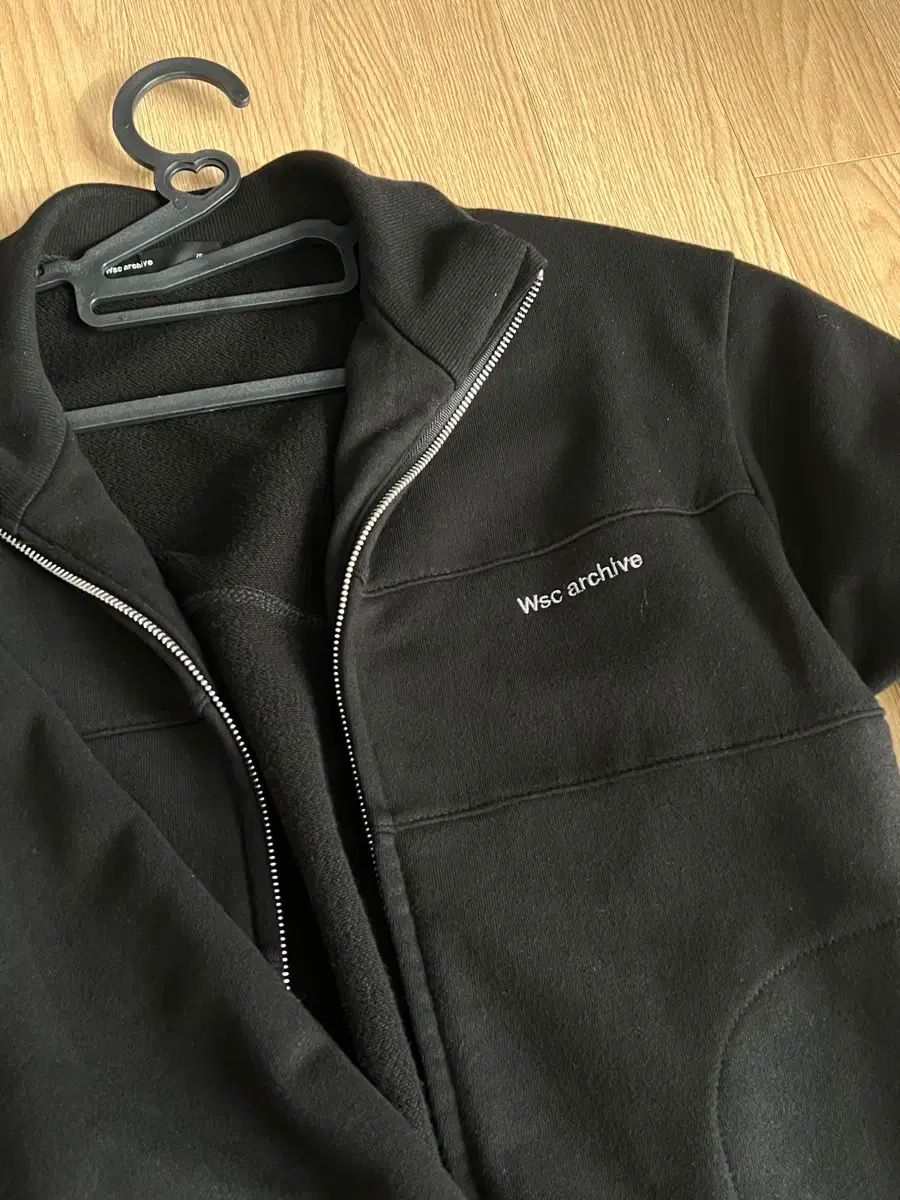 ジップアップ 001