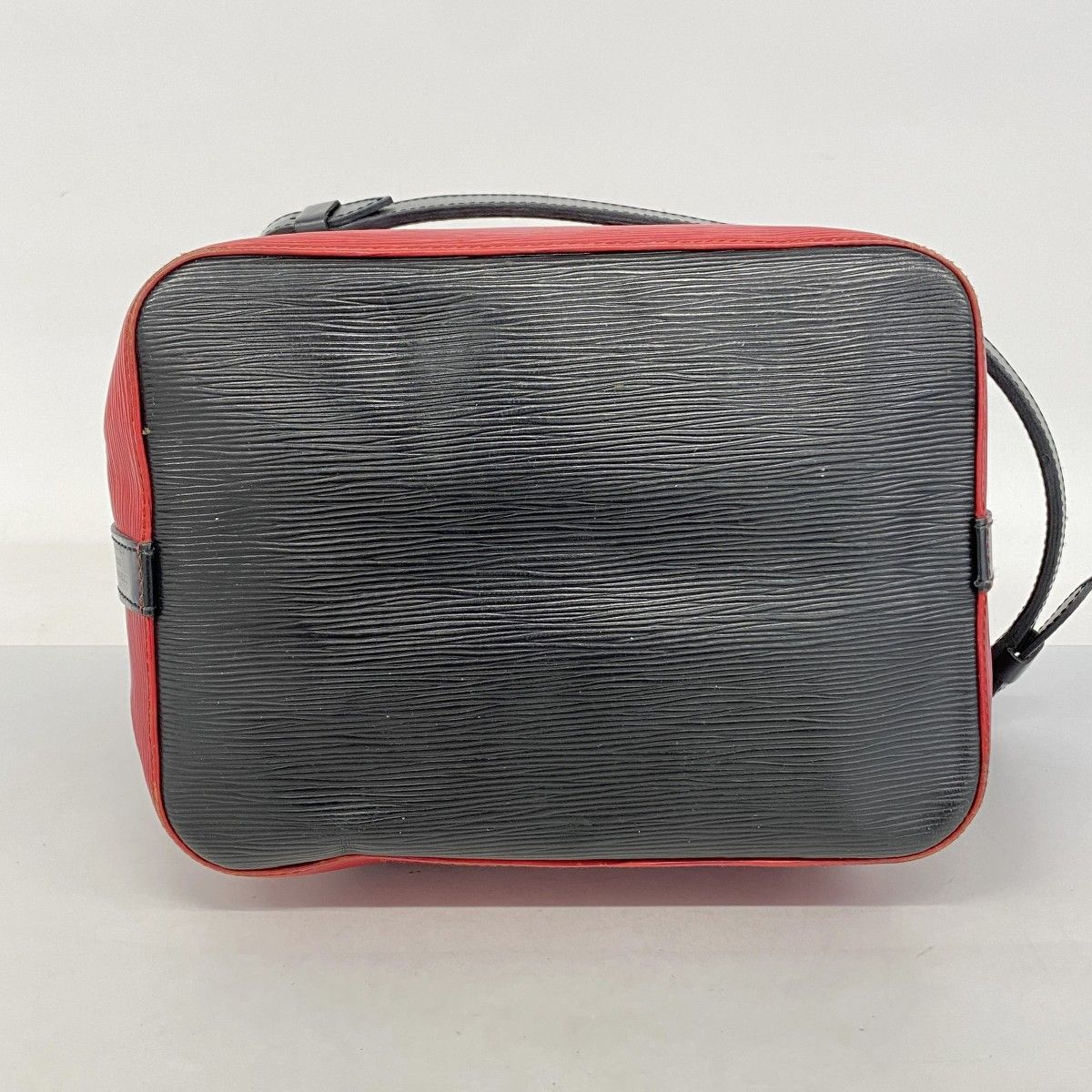 5id4724-h】ルイヴィトン ショルダーバッグ エピ プチノエ