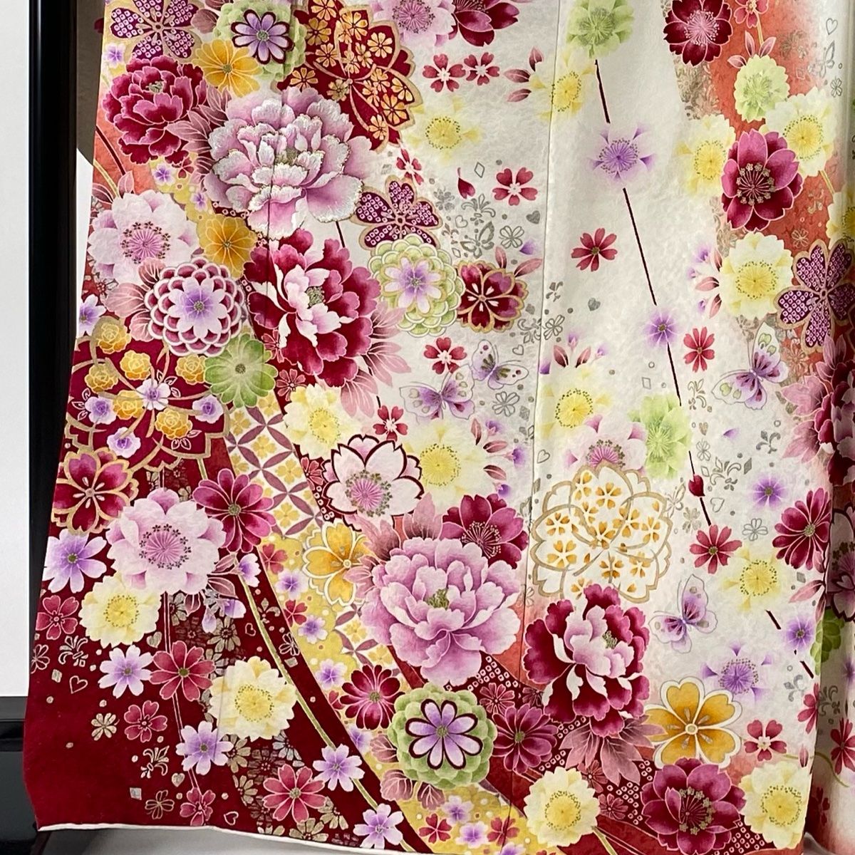 振袖 身丈168.5cm 裄丈68cm L 袷 牡丹 菊 銀通し 刺繍 クリーム 正絹