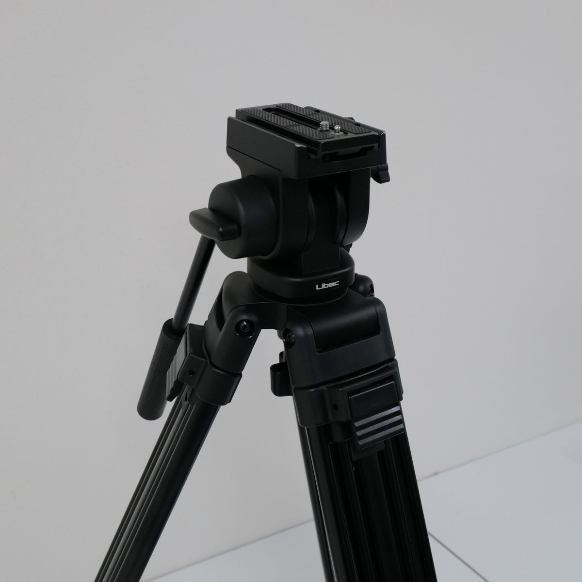 Libec 650EX ビデオ三脚 USED美品 リーベック 三段 スライドプレート仕様 小型ビデオカメラ用 TRIPOD 完動品 中古 CP4151 Libec 650EX ビデオ三脚 USED美品 リーベック 三段 スライド