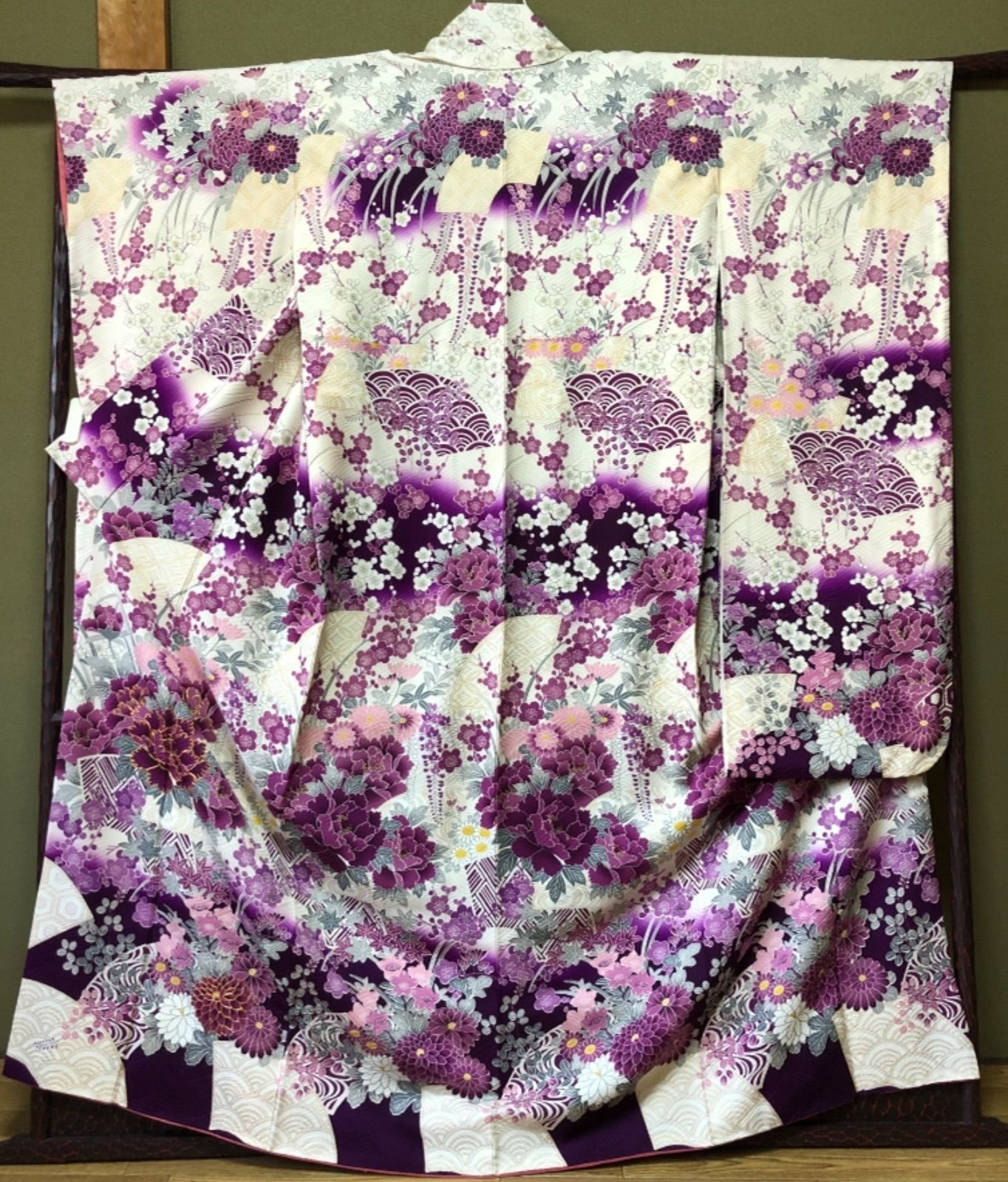 最終価格】20298 振袖 紫×白 金駒刺繍が美しいアンティーク振袖-