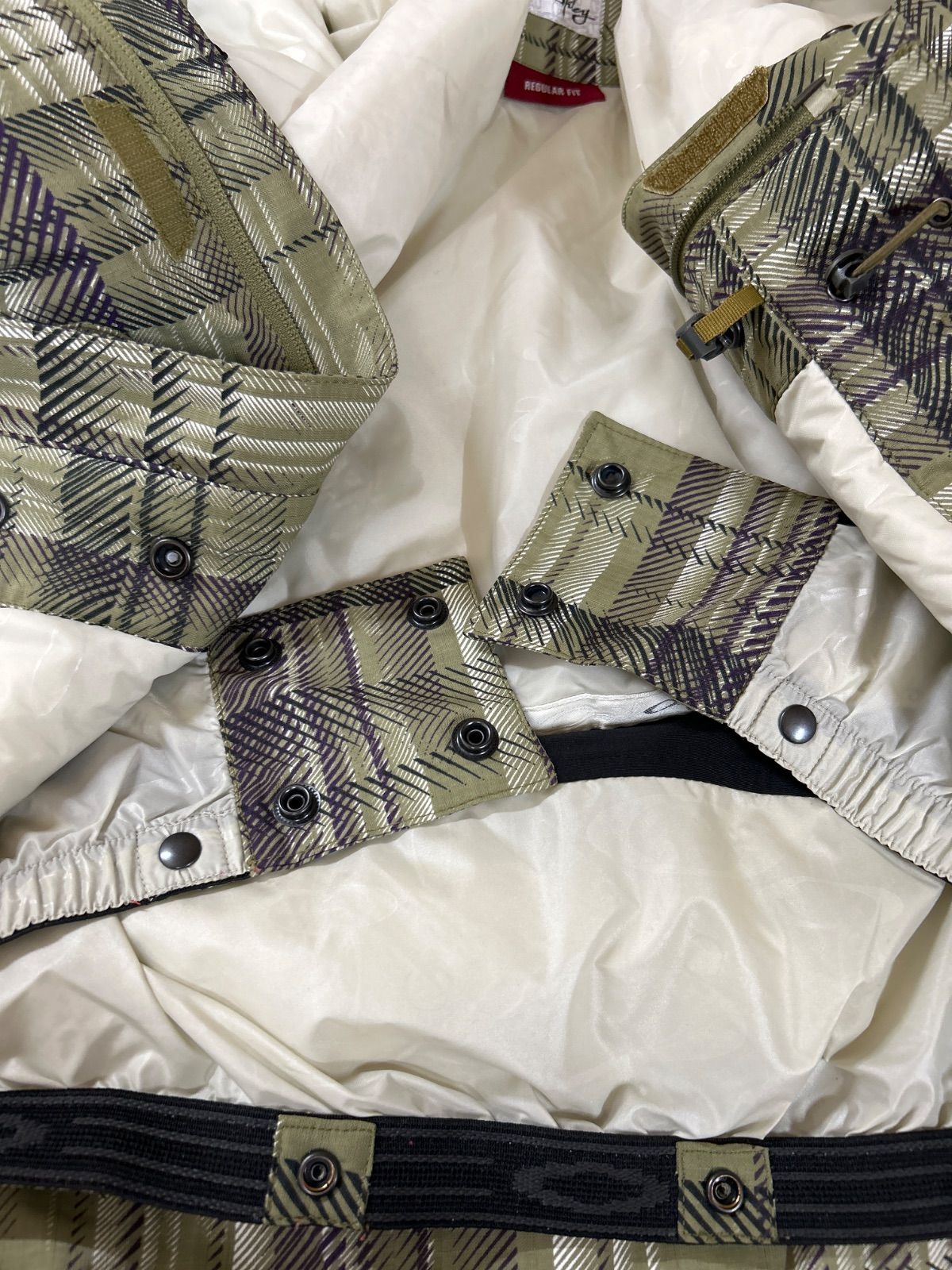  F 9-46 OAKLEY スノーボードウェア 緑色 総柄 サイズXS メンズ ウェア(男性用) スノーボード