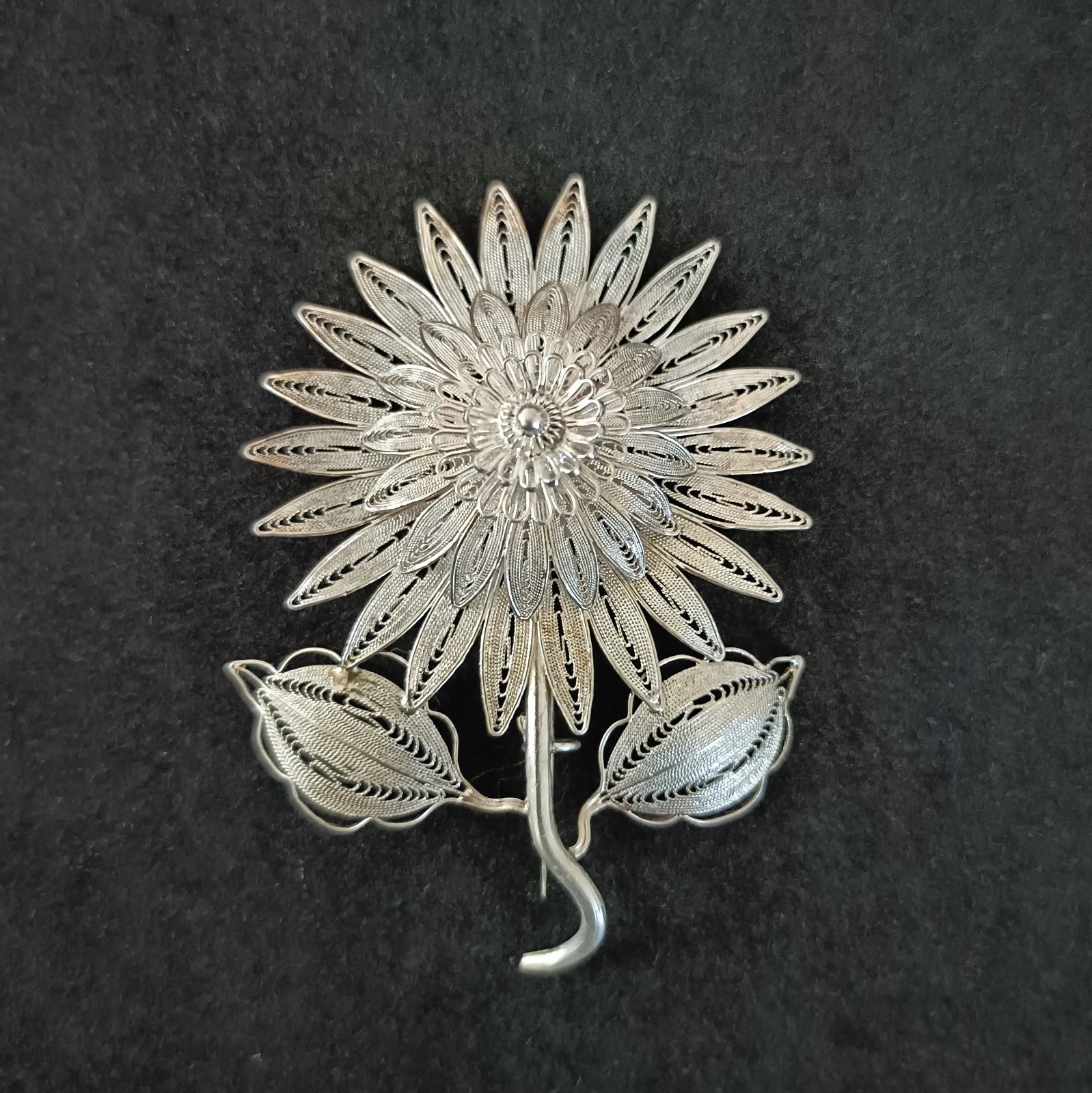 純銀細工のブローチ 銀線細工 銀細工 ブローチ 花 植物 - メルカリ