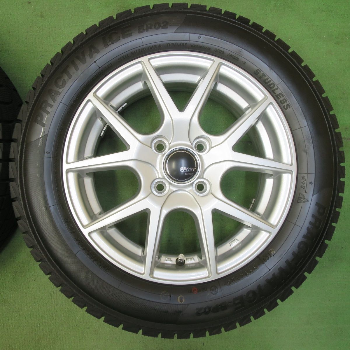 プリウス等24年製バリ山195/65R15 VRX2 ブリヂストンスタッドレス ブリザック VRX2 良品 プリウス 195/65R15 2024年超バリ山スタッドレス