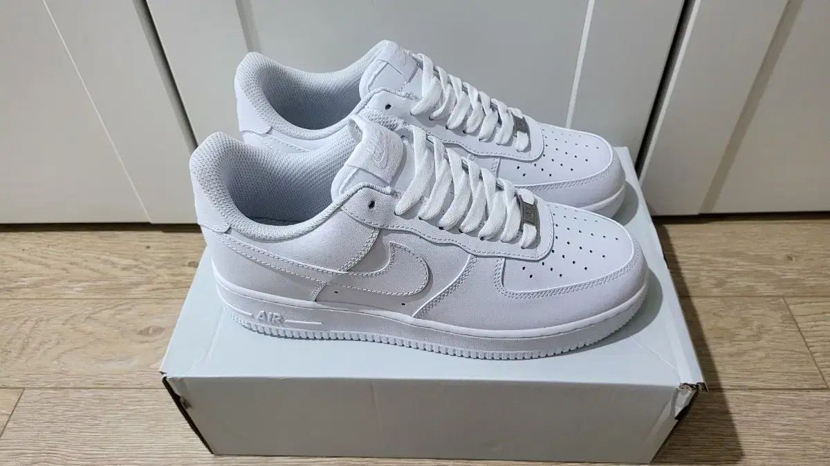 NIKE(ナイキ) エアフォース ロー 白 260mm 新品 出品