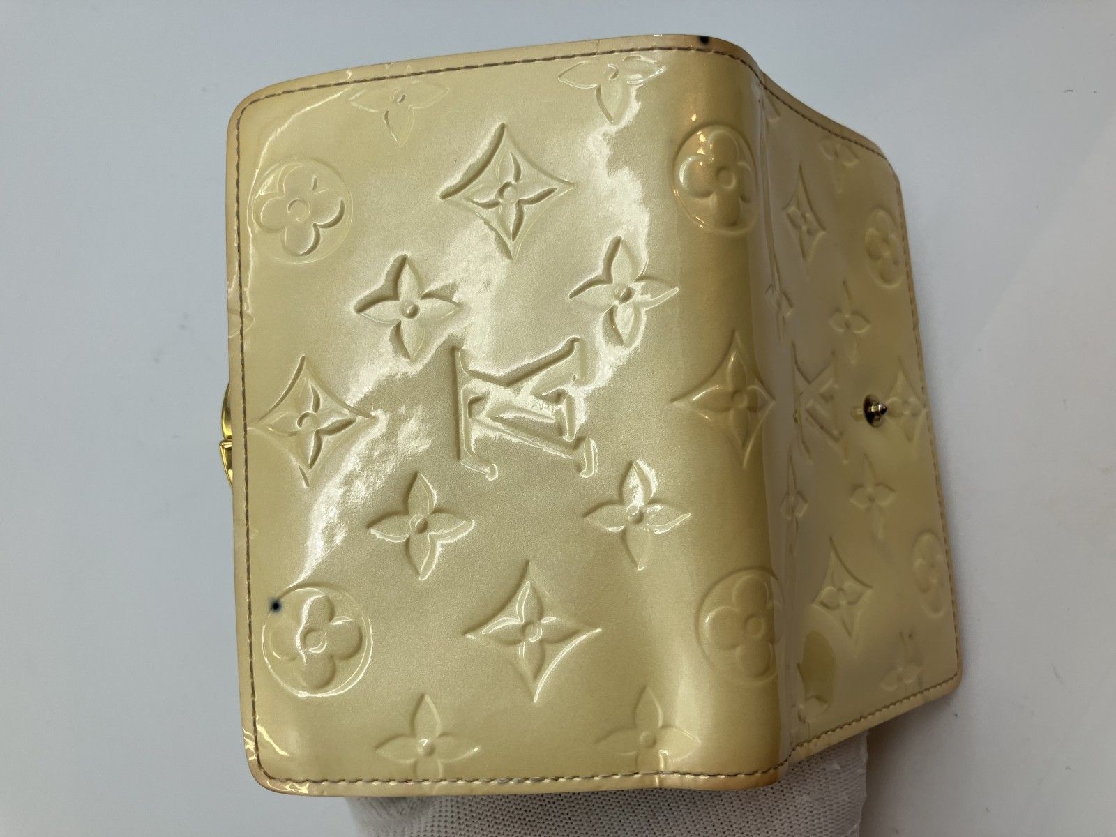 ルイヴィトン ヴェルニ がま口財布 コンパクト M10055 モノグラム型押し ベージュ 正規品 シリアル刻印 箱袋付 送料無料 フォロー割5% フォロー割5% ルイヴィトン ヴェルニ がま口財布 コンパクト M10055