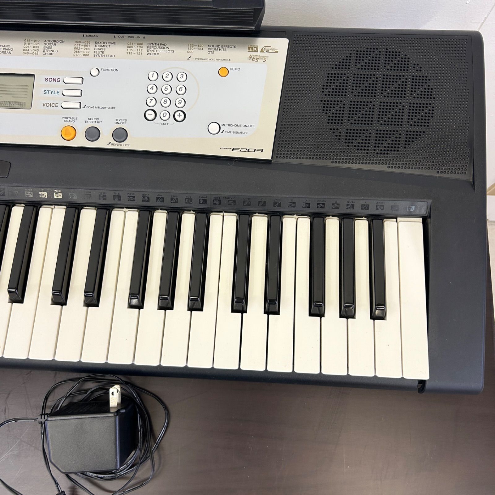 YAMAHA 電子ピアノ E203 ヤマハ | PSR-E203 - ポータブルキーボード - 概要