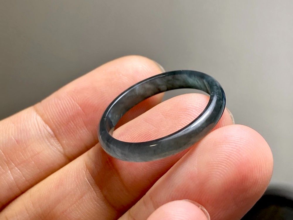 L13-90 氷糯種 黒翡翠 15.5号 グアテマラ産 A貨 本翡翠 くりぬき