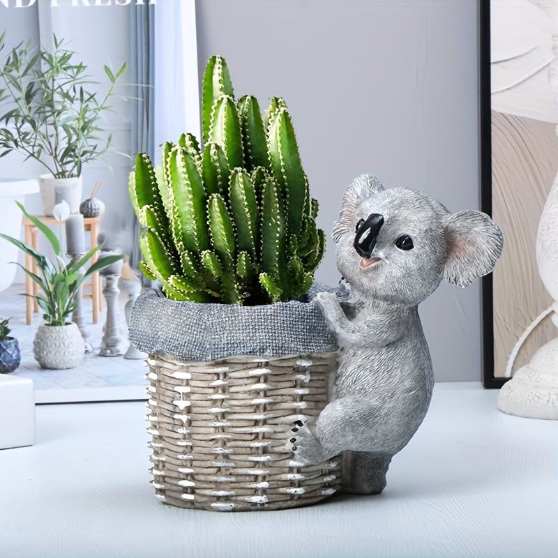 玄関 カゴにぶら下がっているコアラ