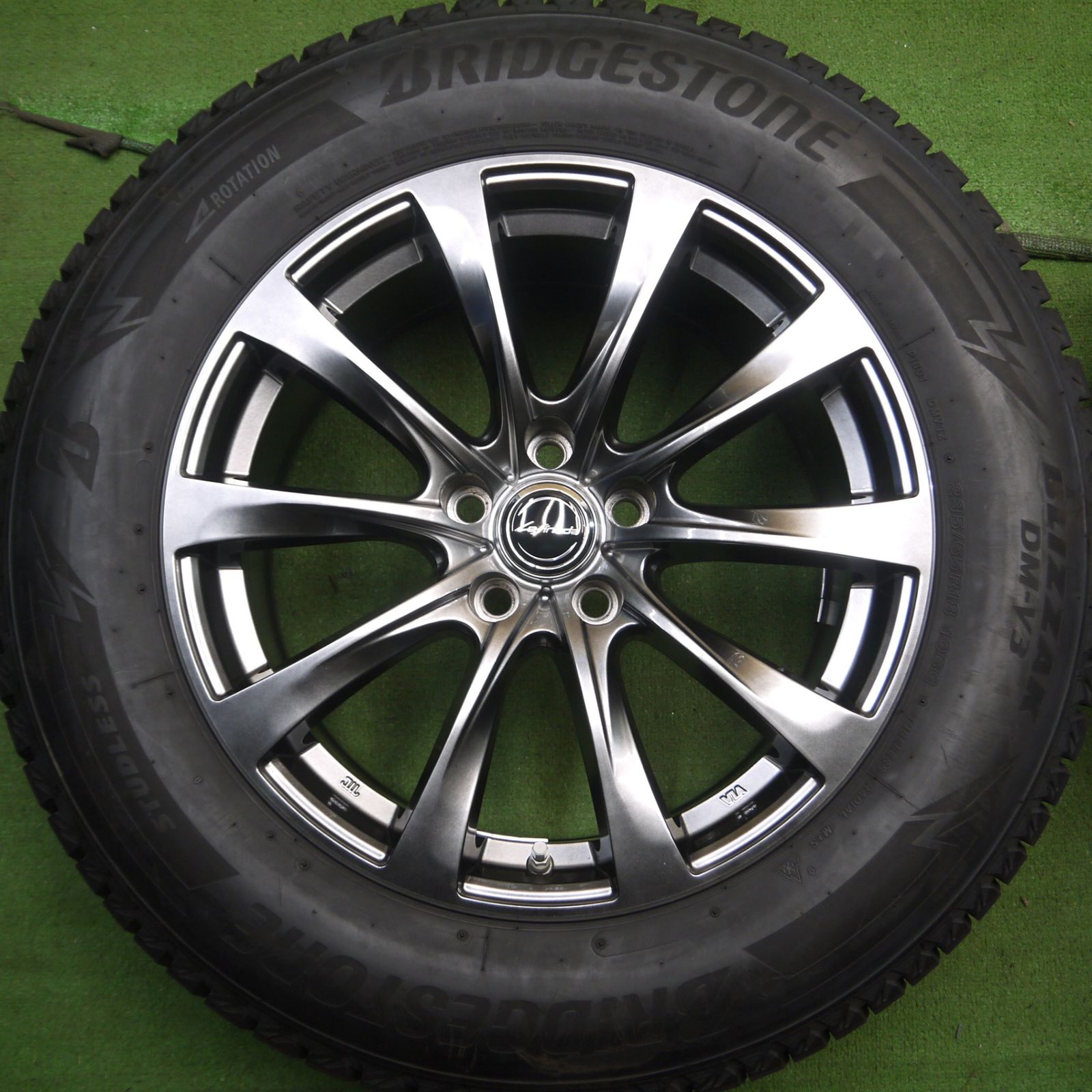 *送料無料* 超バリ溝！21年！キレイ！9.5分以上★Lefinada motion2 MiD 235/65R18 スタッドレス ブリヂストン DM-V3 レフィナーダ PCD114.3/5H★4022113Hス