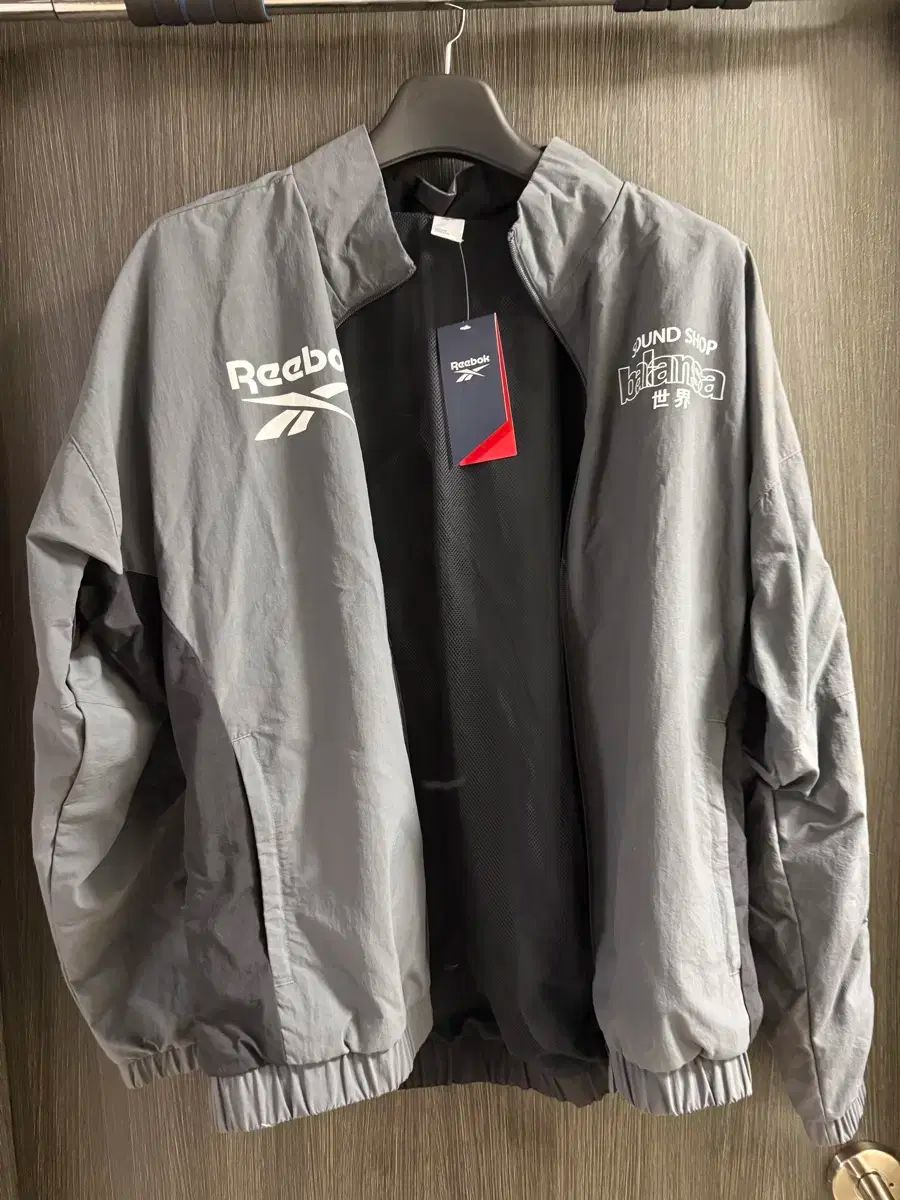 Reebok(リーボック) バランサ ウインドブレーカー 新品